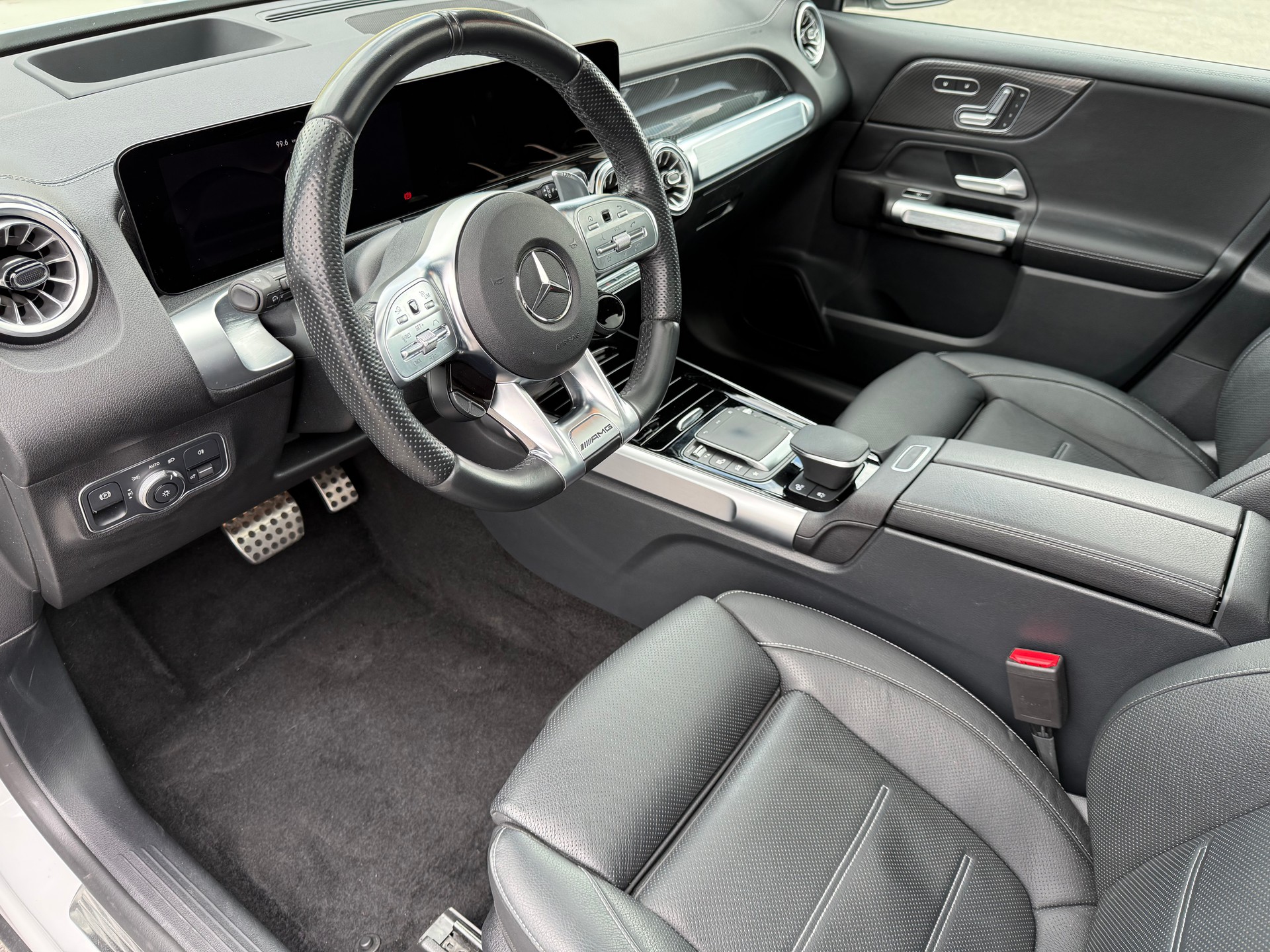 MERCEDES-BENZ GLB 35 AMG 4Matic 8G-Tronic-image-7