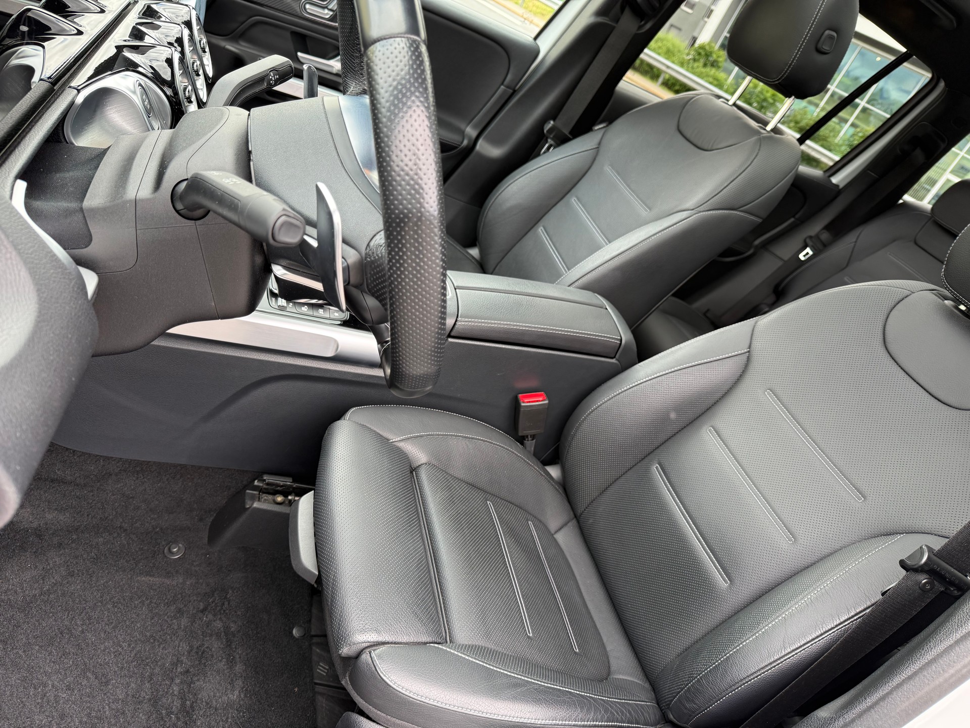MERCEDES-BENZ GLB 35 AMG 4Matic 8G-Tronic-image-8