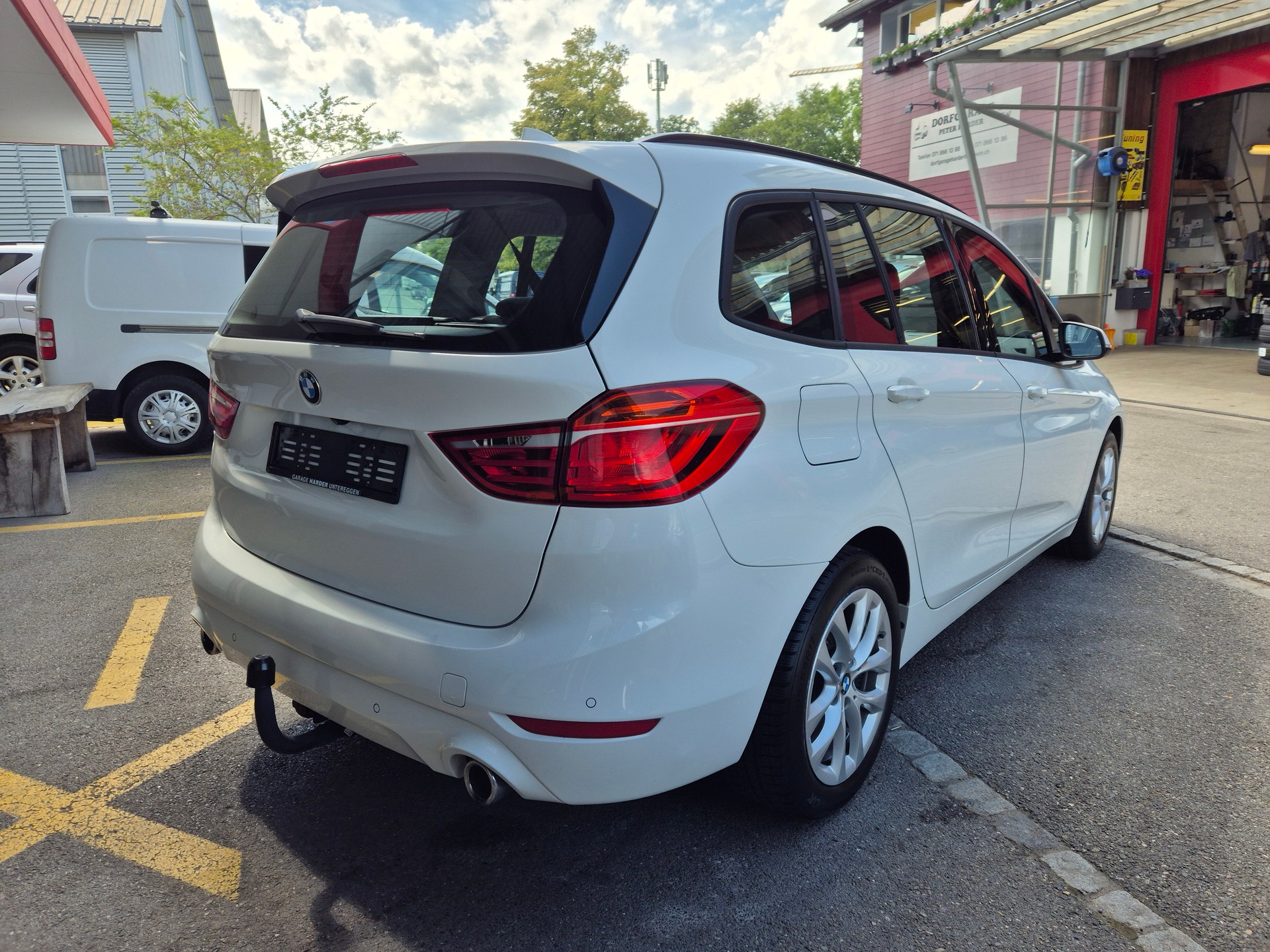 BMW 218d xDrive Gran Tourer Steptronic-image-4