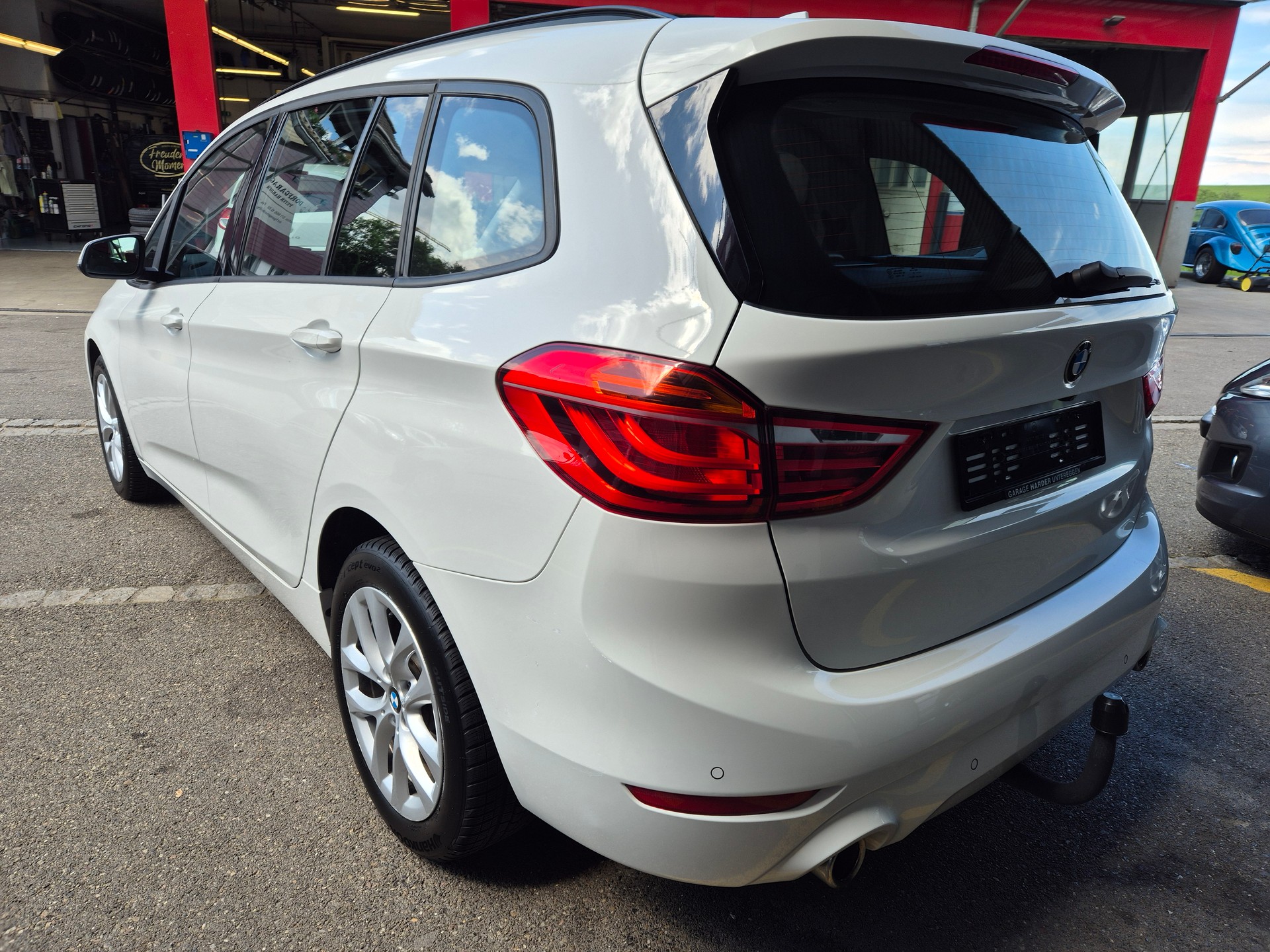 BMW 218d xDrive Gran Tourer Steptronic-image-3