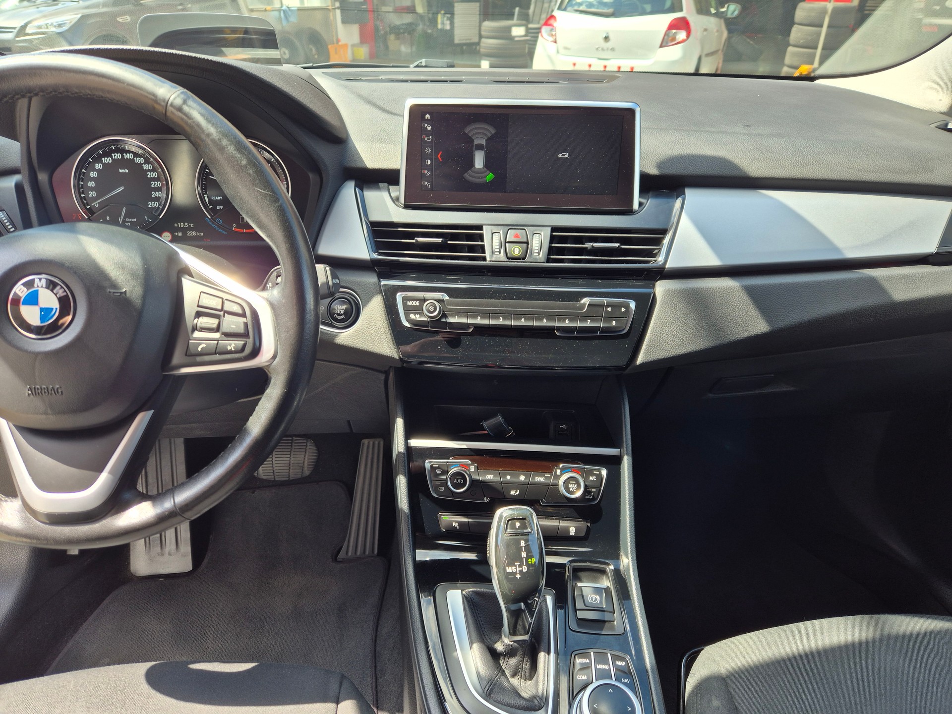 BMW 218d xDrive Gran Tourer Steptronic-image-7