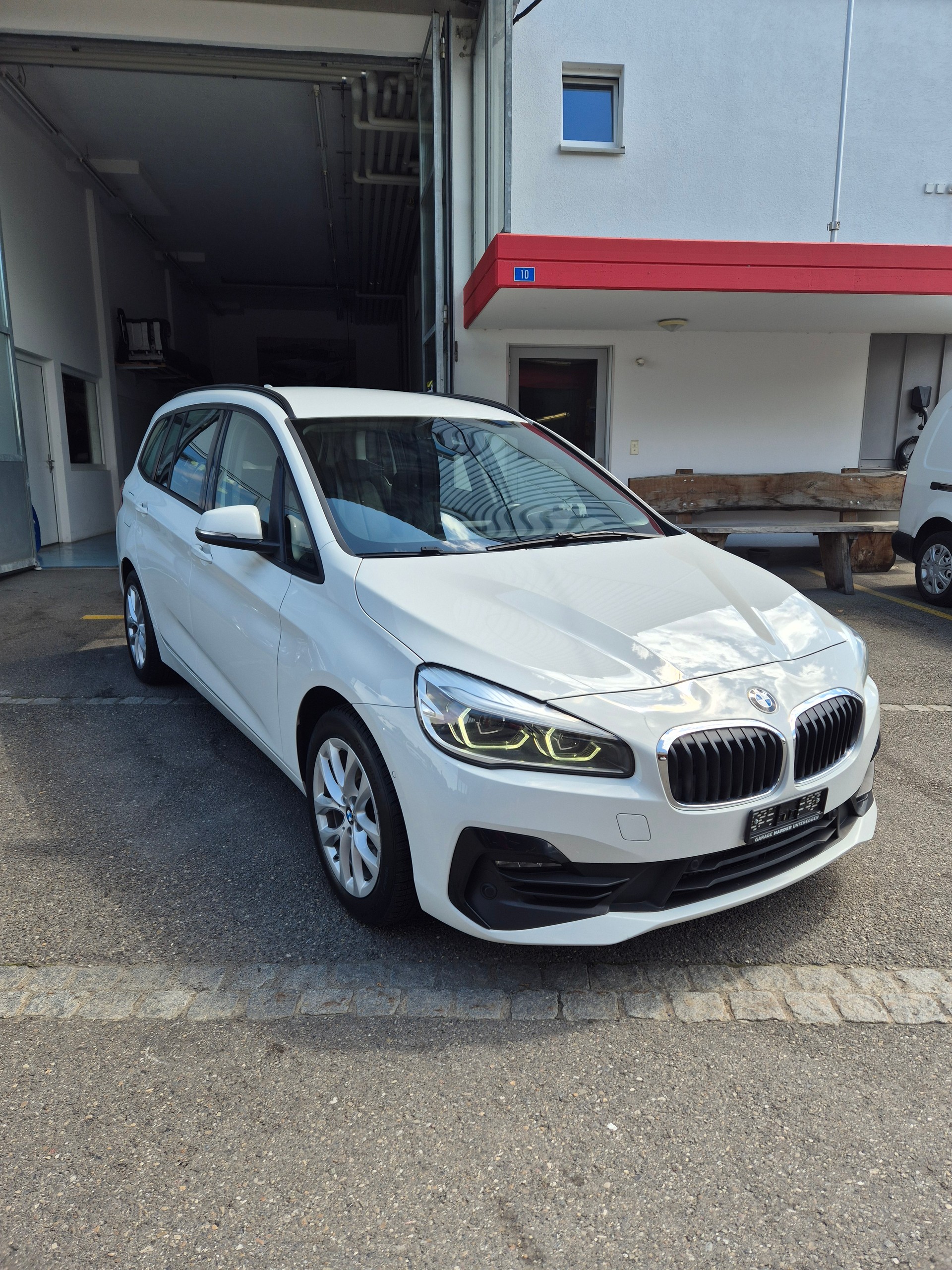 BMW 218d xDrive Gran Tourer Steptronic-image-1