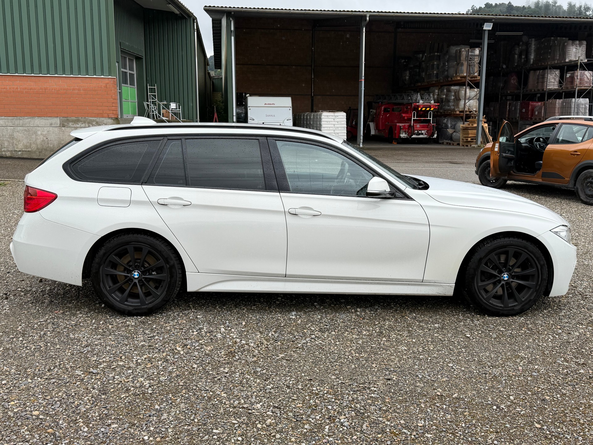 BMW 330d xDrive Touring Luxury Line Steptronic-image-10