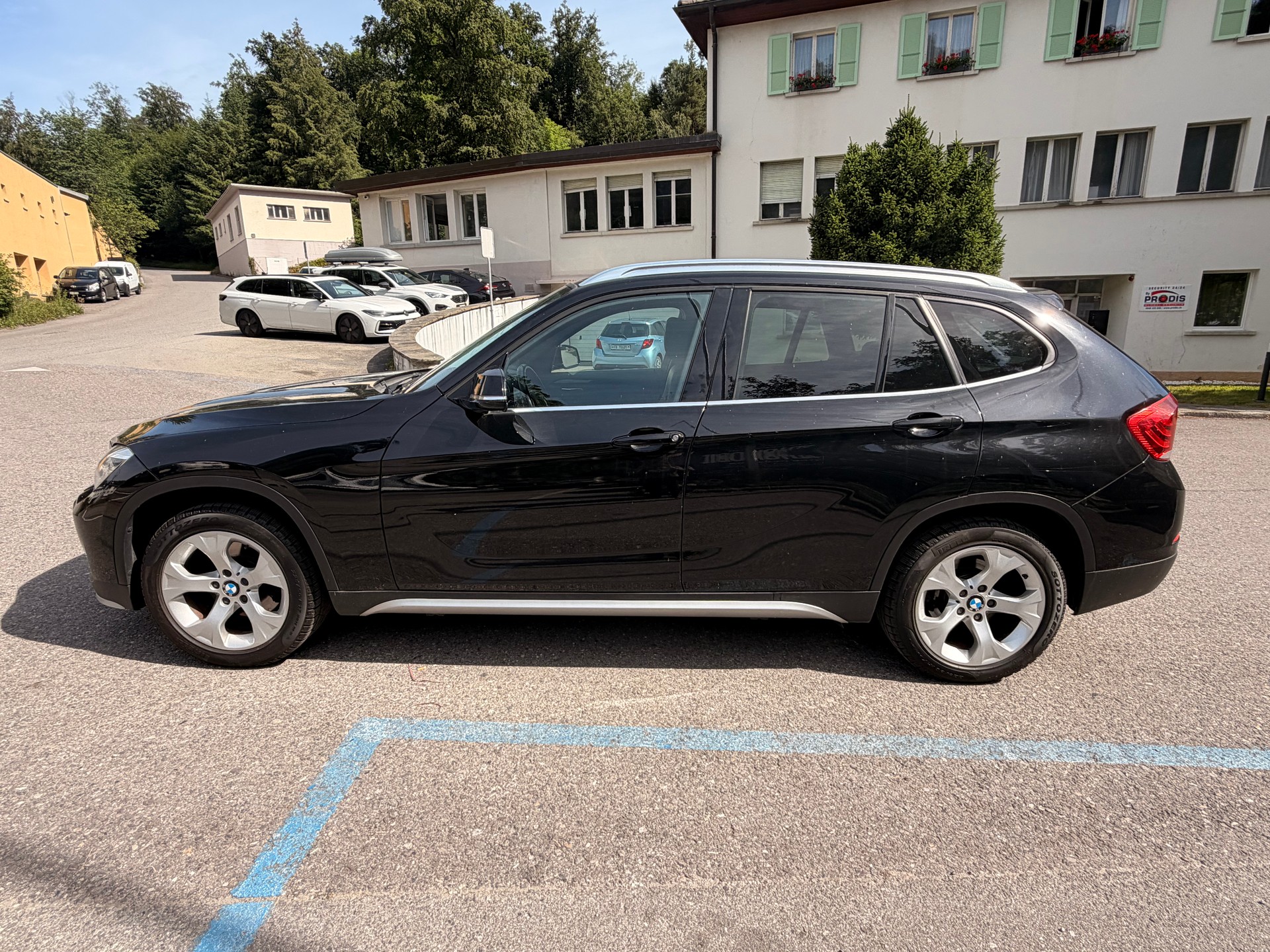 BMW X1 xDrive 18d xLine-showroom-element-2