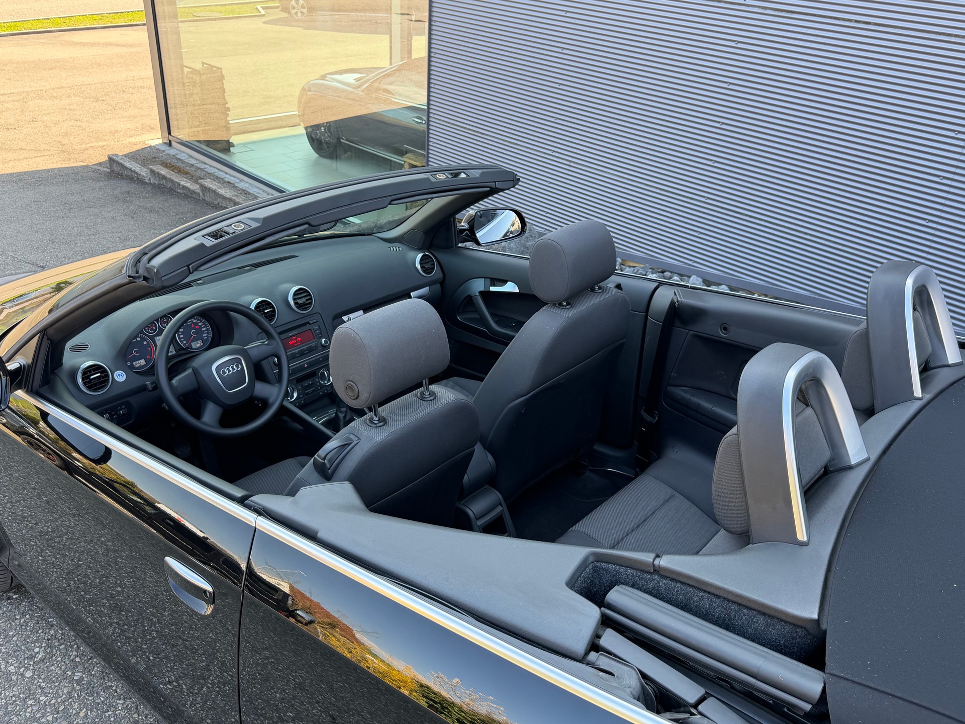 AUDI A3 Cabriolet 1.2 T FSI Attraction-image-19