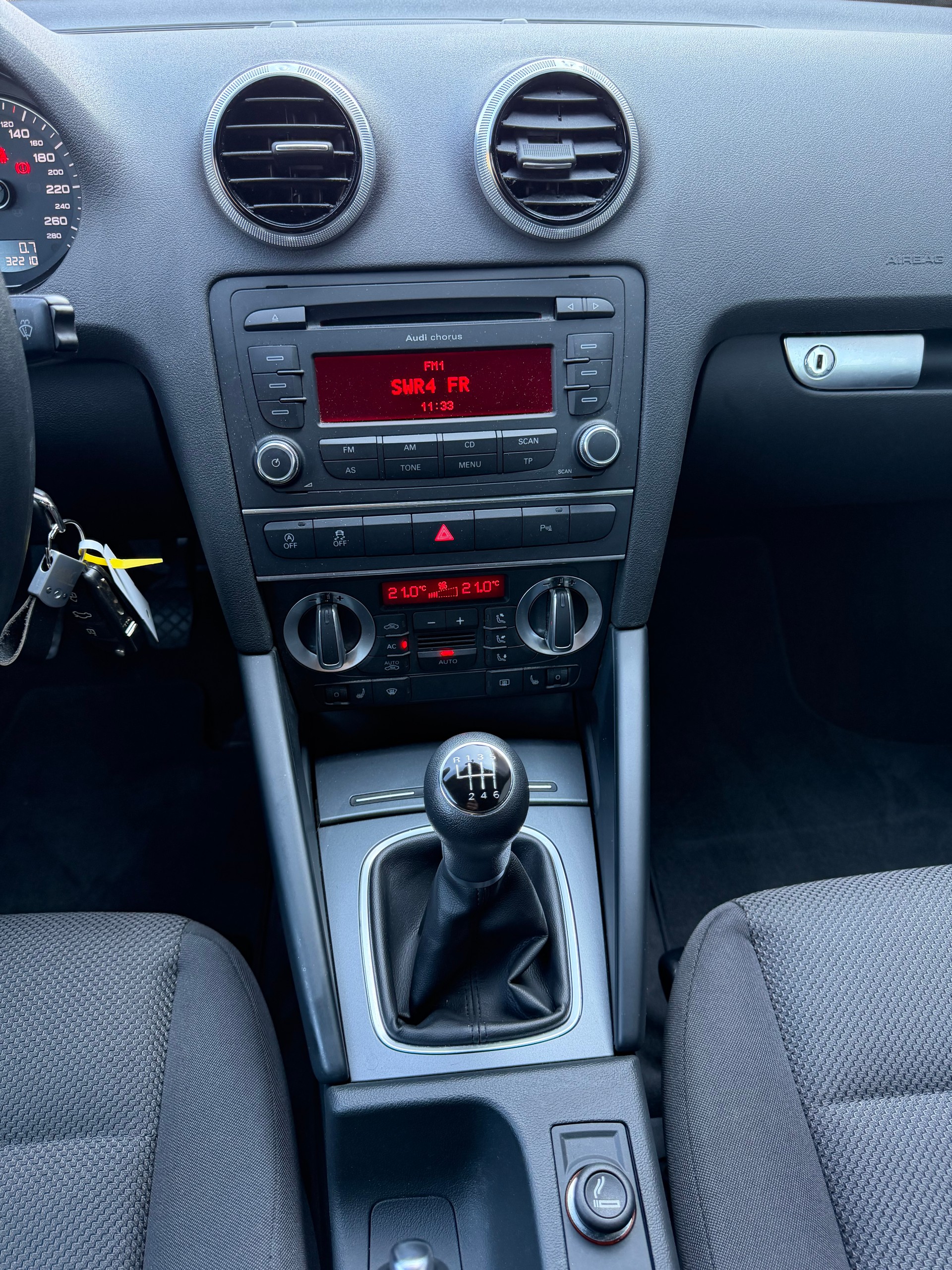 AUDI A3 Cabriolet 1.2 T FSI Attraction-image-12