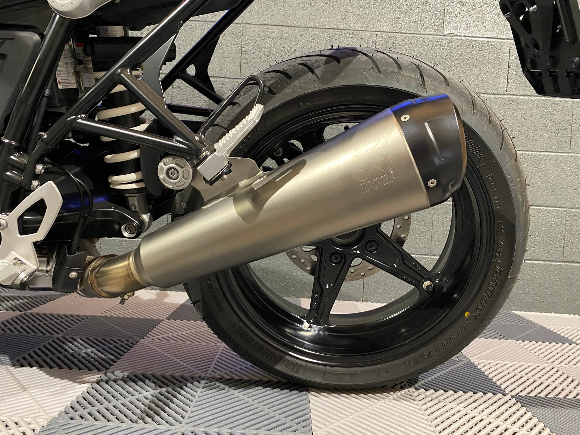 BMW R NINE T Pure A2-image-12