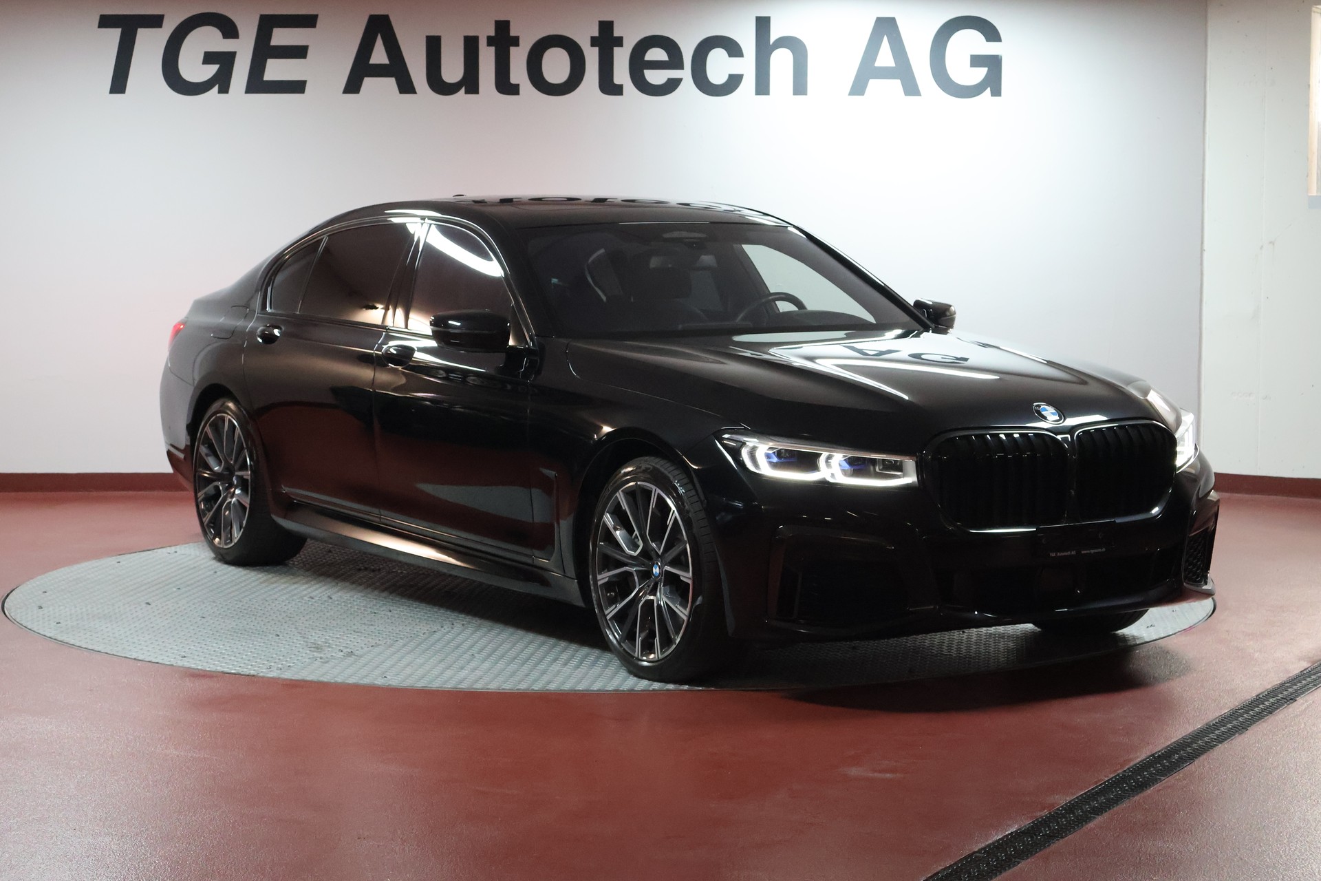 BMW 750Ld xDrive M Sport Steptronic-showroom-element-2