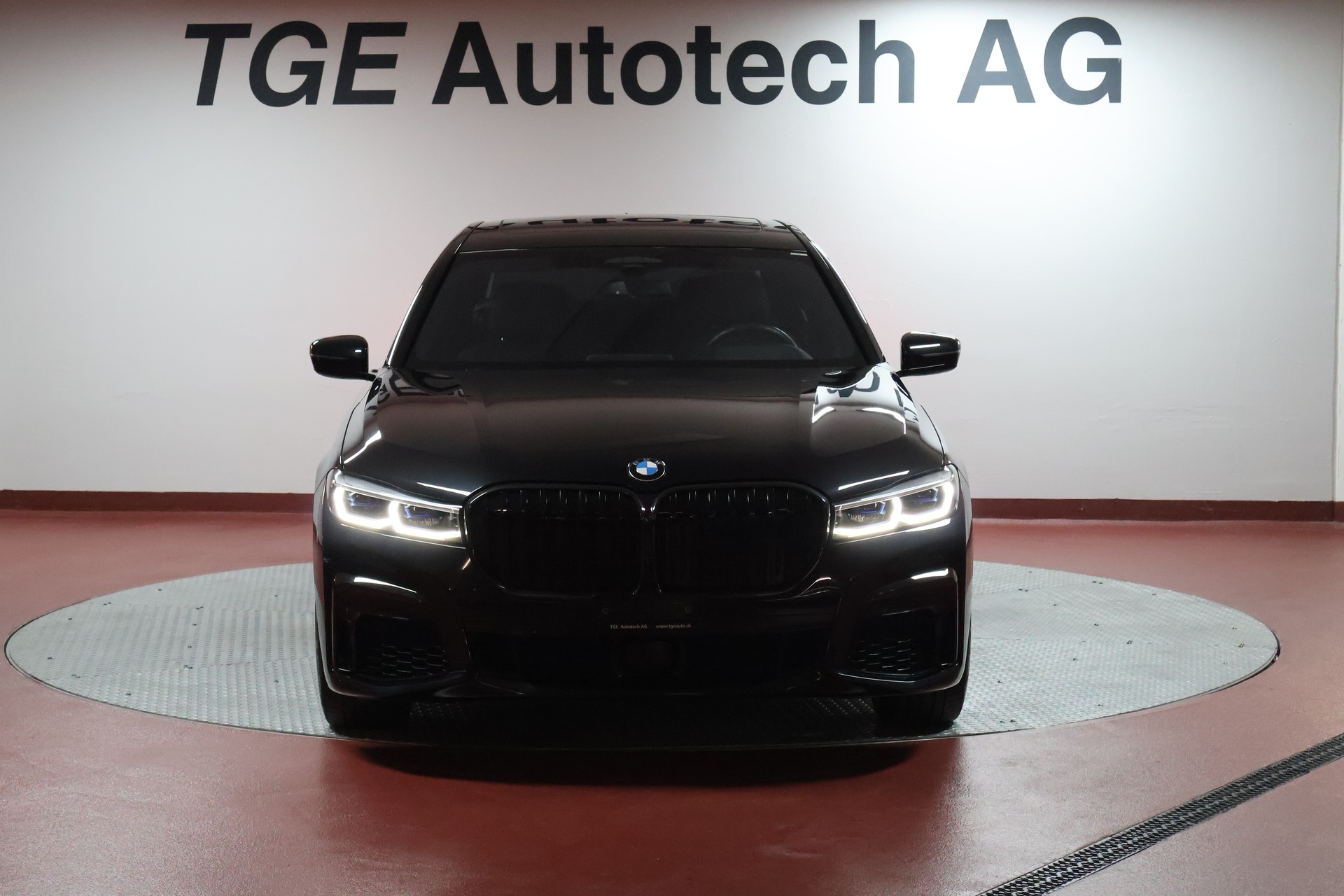BMW 750Ld xDrive M Sport Steptronic-showroom-element-1