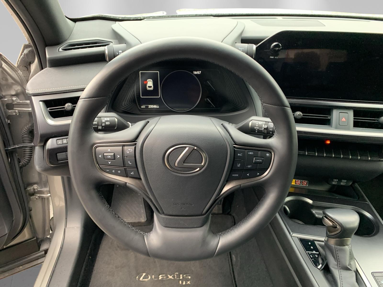 LEXUS UX 250h F-Line-image-11