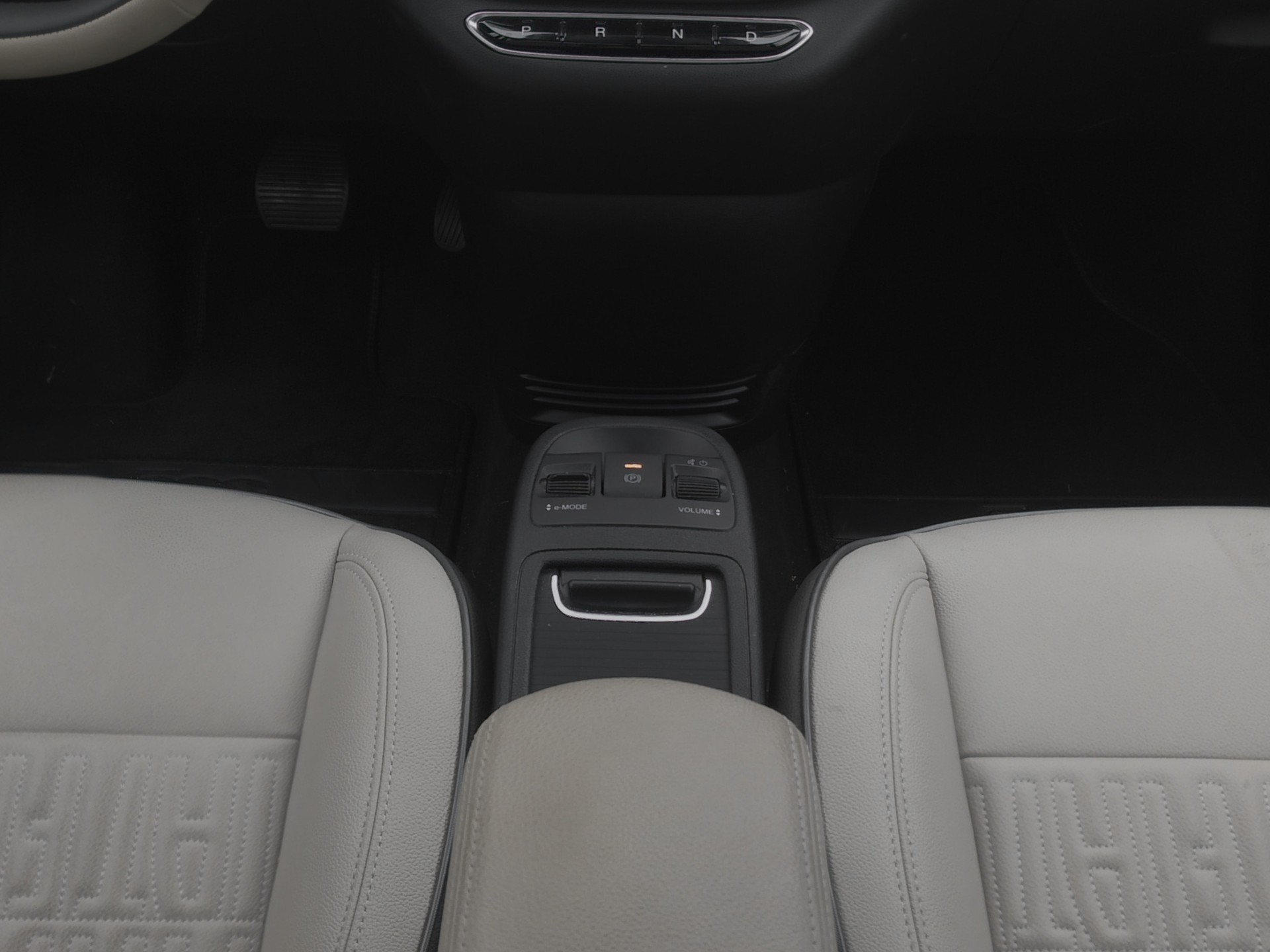FIAT 500 Cabrio Elektro 87 kw La Prima-image-9