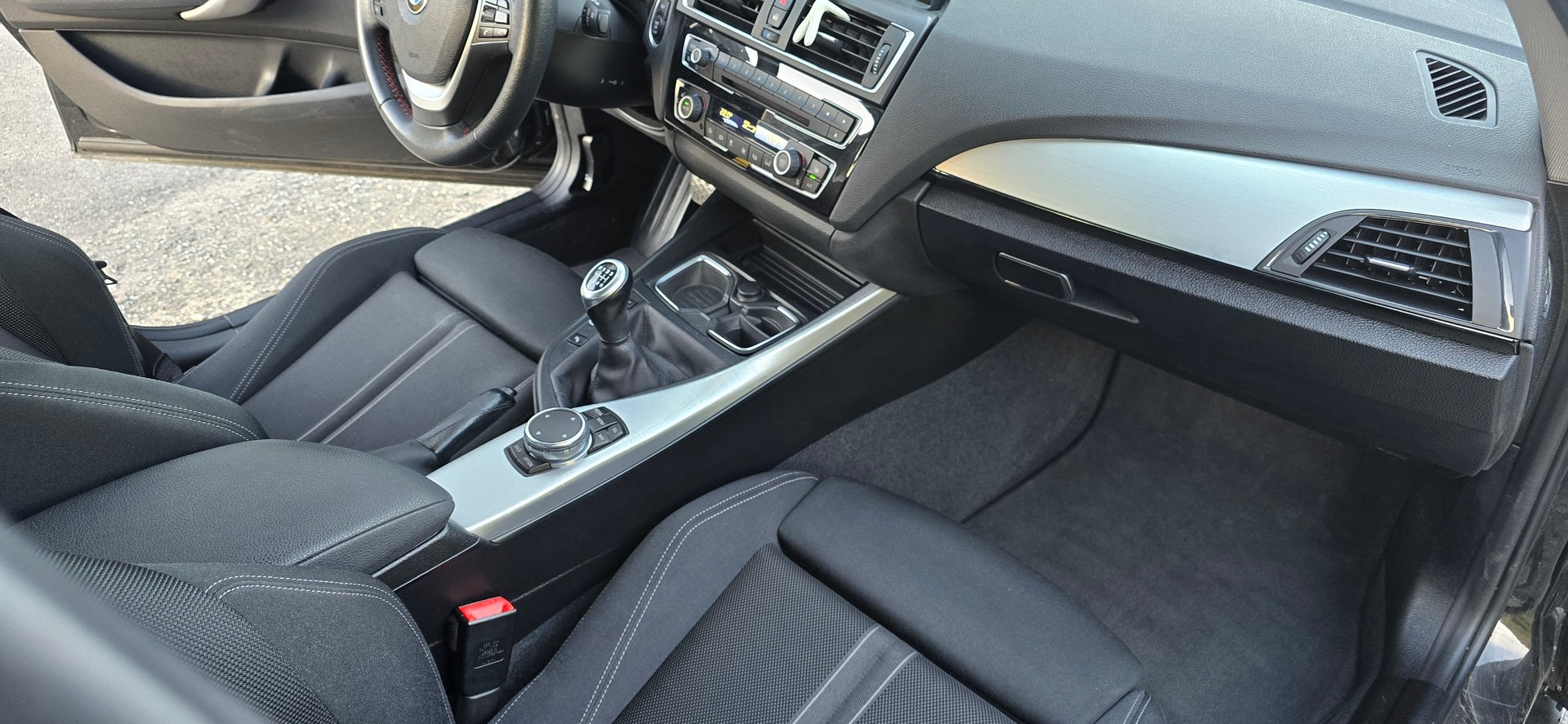 BMW 118d xDrive-image-21