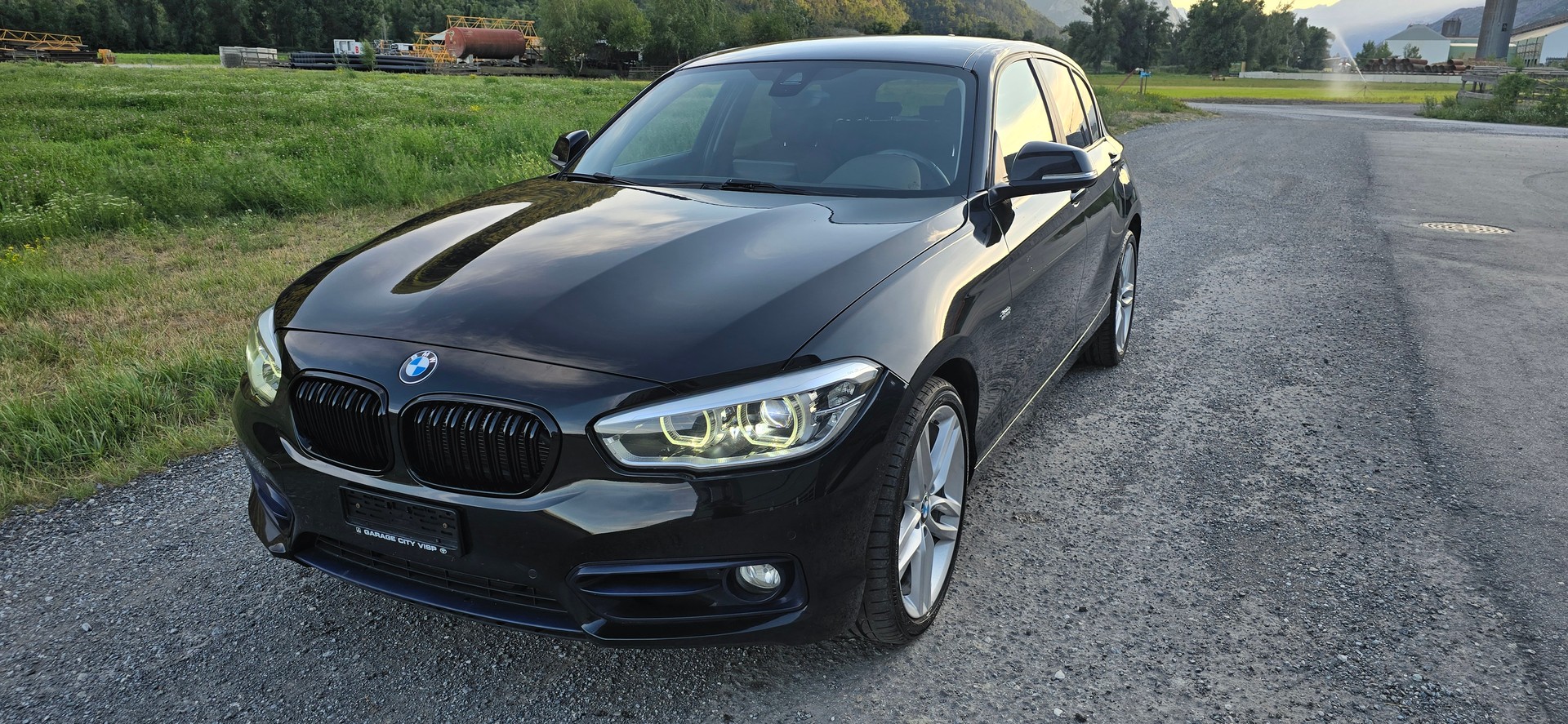 BMW 118d xDrive-showroom-element-2