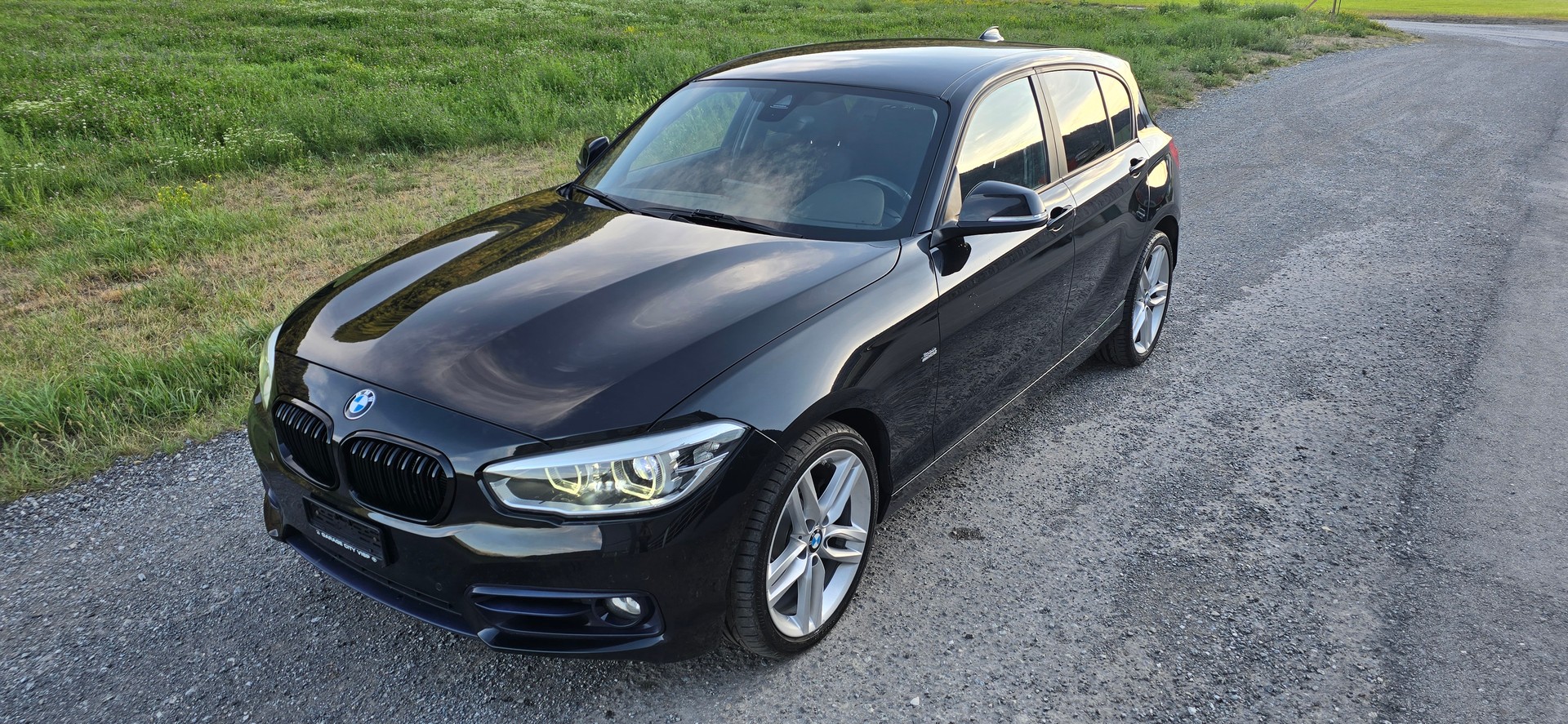 BMW 118d xDrive-showroom-element-1