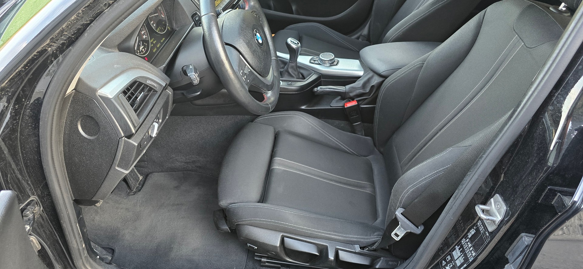 BMW 118d xDrive-image-24