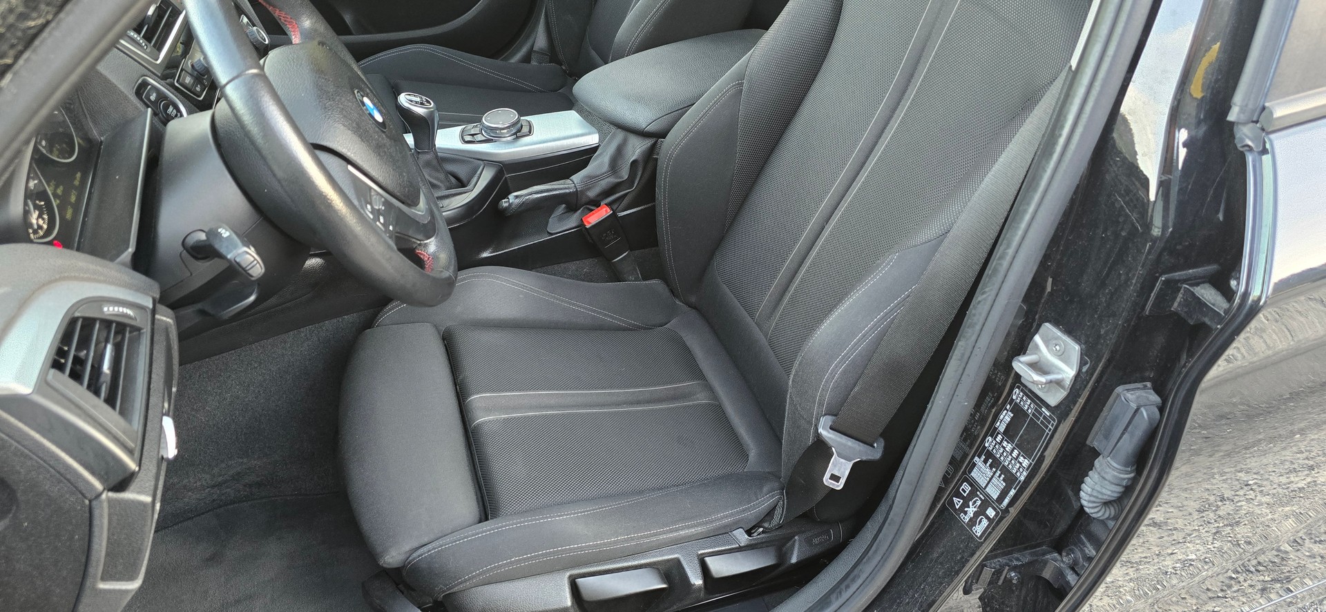 BMW 118d xDrive-image-23