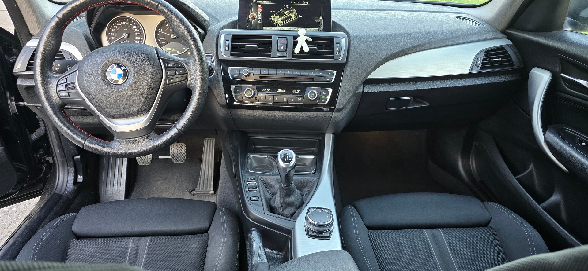 BMW 118d xDrive-image-18