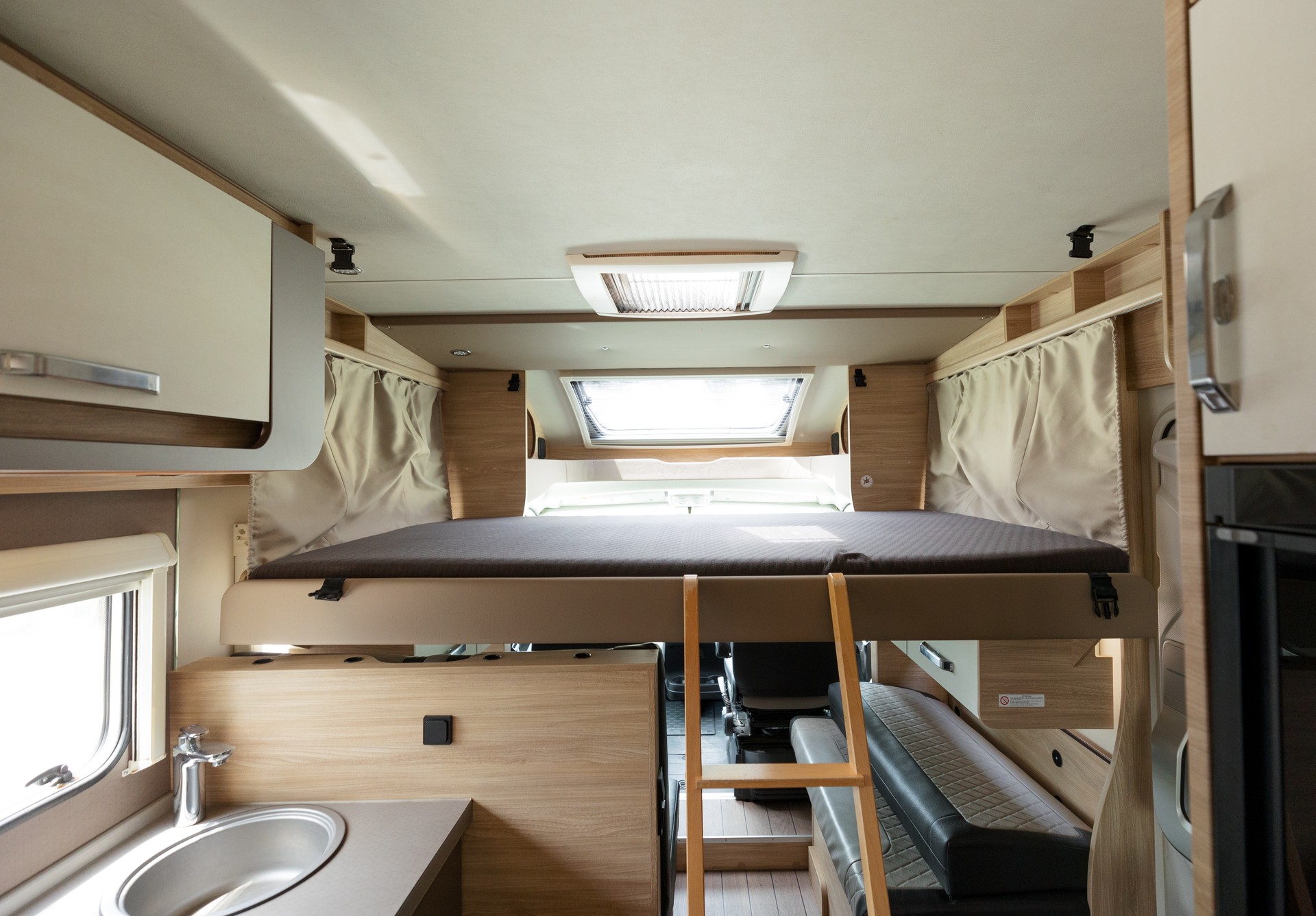 FIAT 2021 Fiat Ducato Weinsberg Carasuite | Voll ausgestattet | Schlafplätze für 5-showroom-element-3