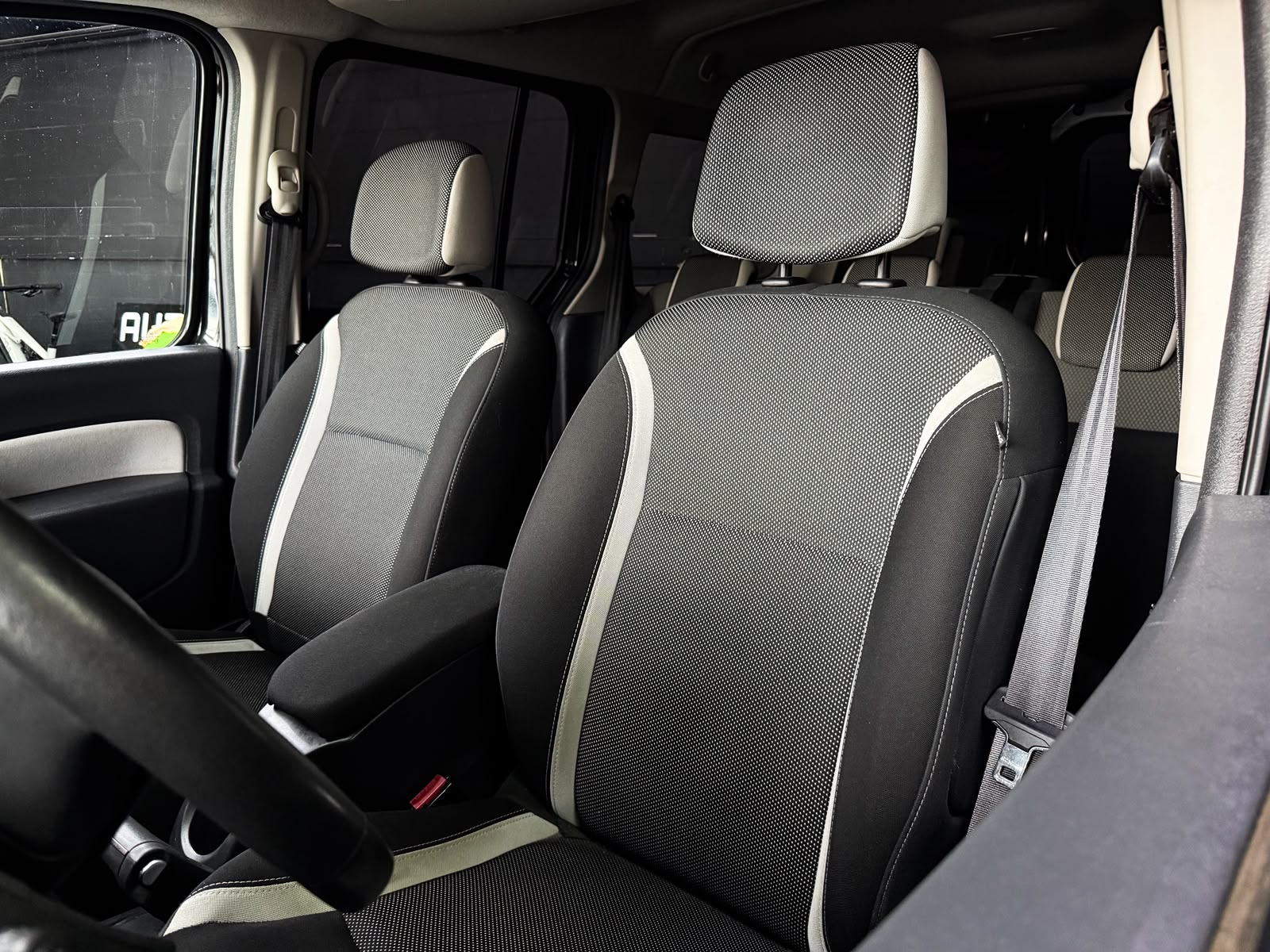 RENAULT Grand Kangoo 1.5 dCi Dynamique-image-16