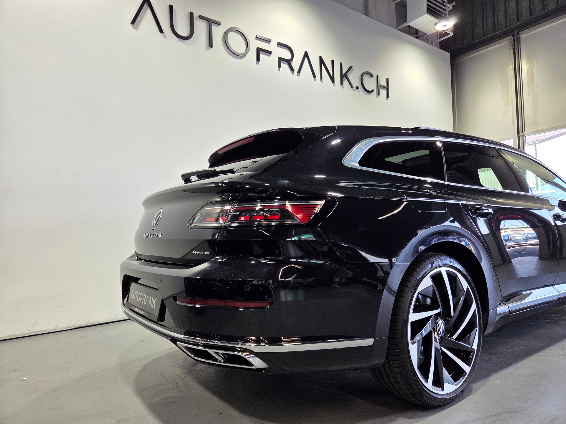 VW Arteon Shooting Brake 2.0 TDI R-Line DSG 4m-image-10