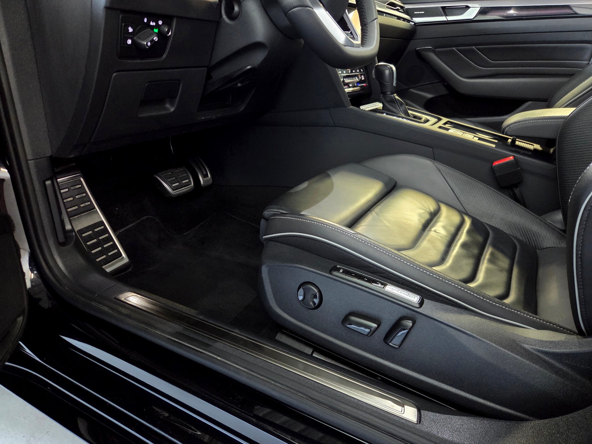 VW Arteon Shooting Brake 2.0 TDI R-Line DSG 4m-image-13