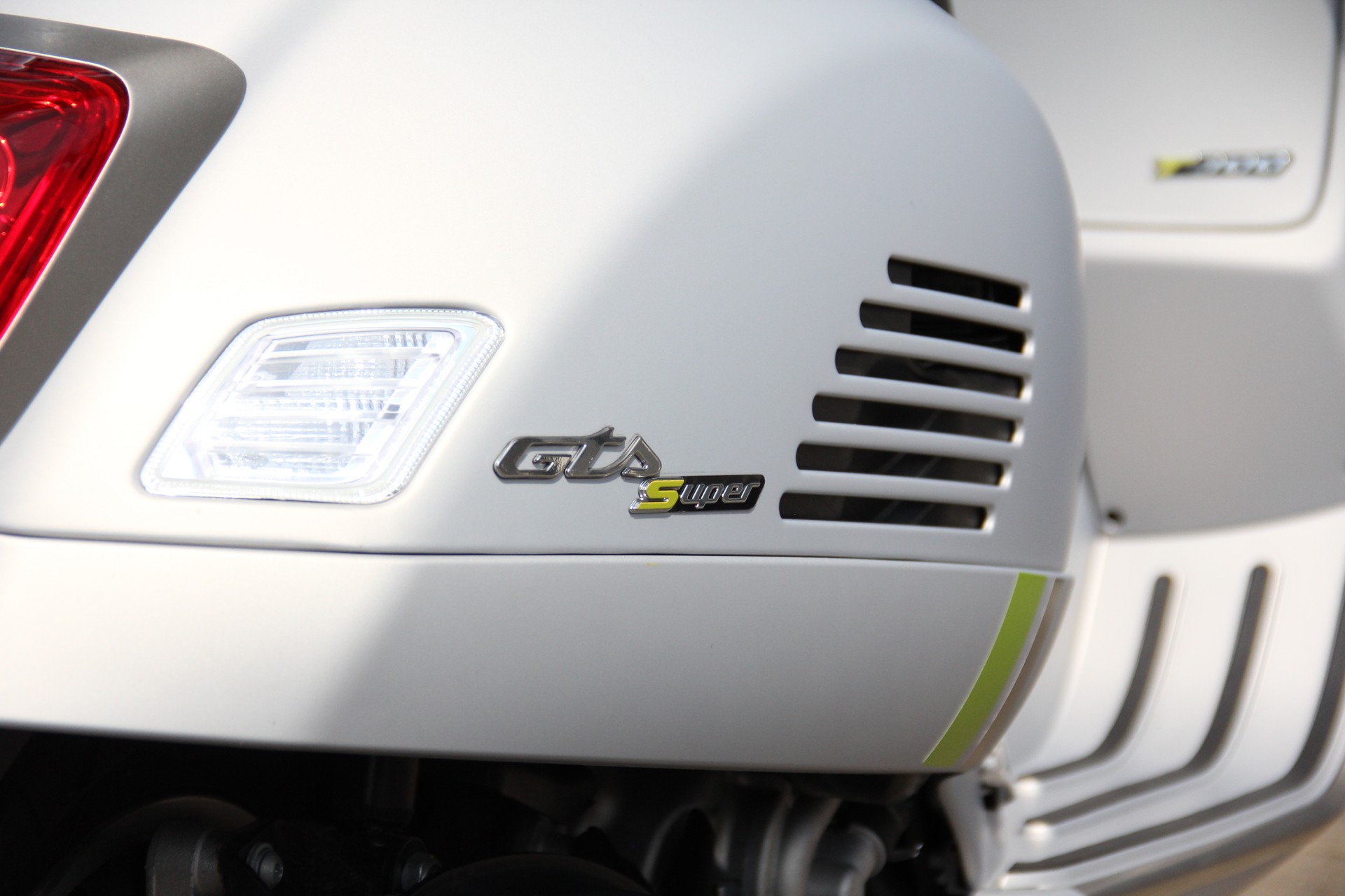 PIAGGIO Vespa GTS 300 Super Tech ABS-image-13
