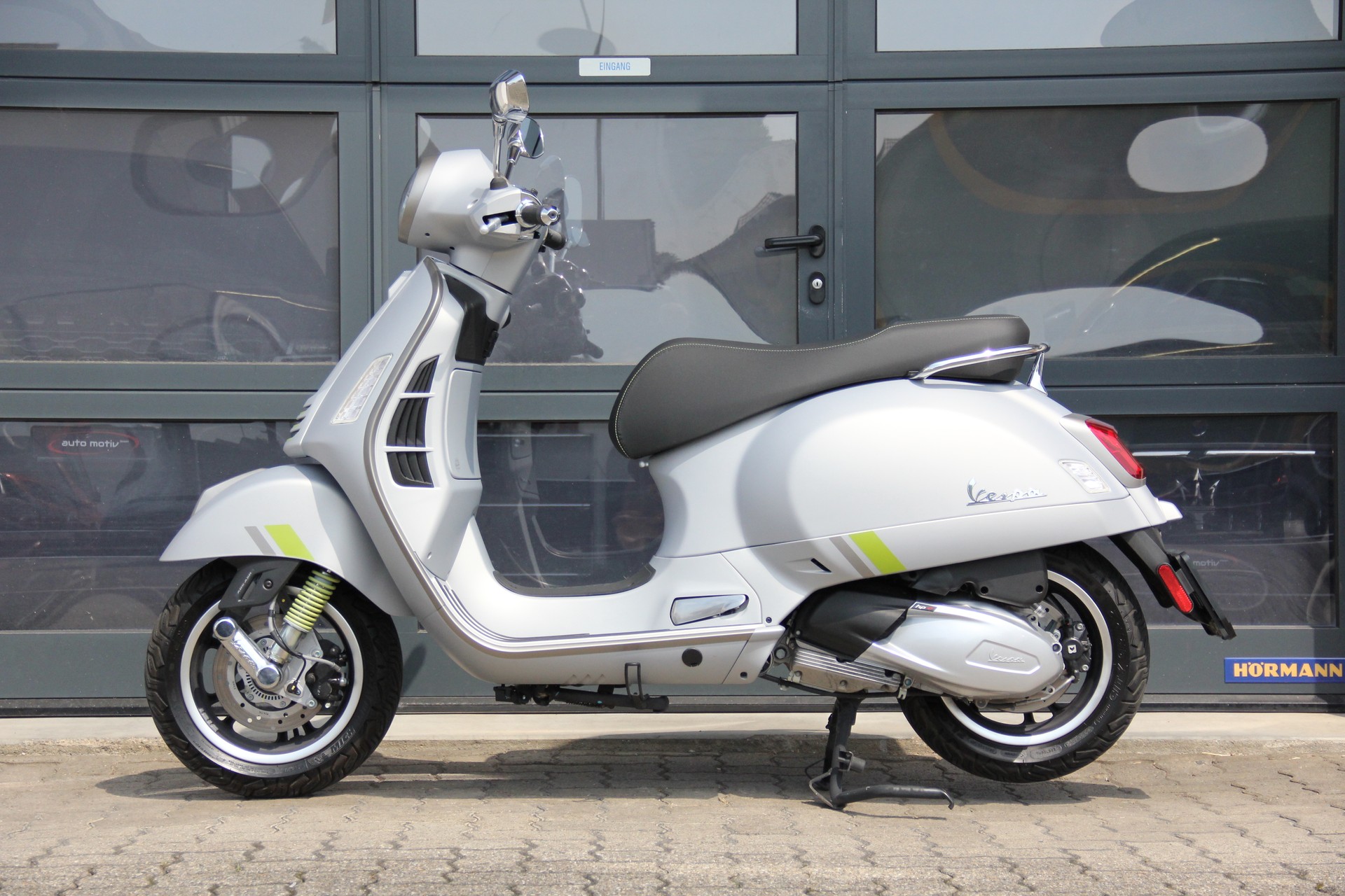 PIAGGIO Vespa GTS 300 Super Tech ABS-image-1