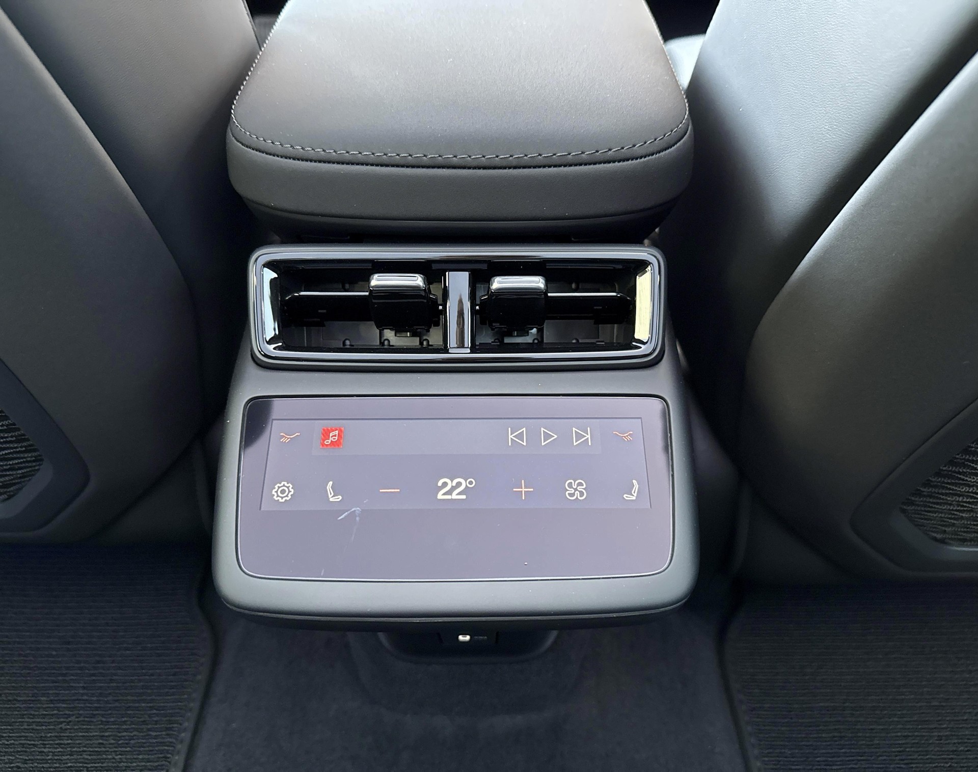 POLESTAR 4 Long Range Dual Motor-image-12