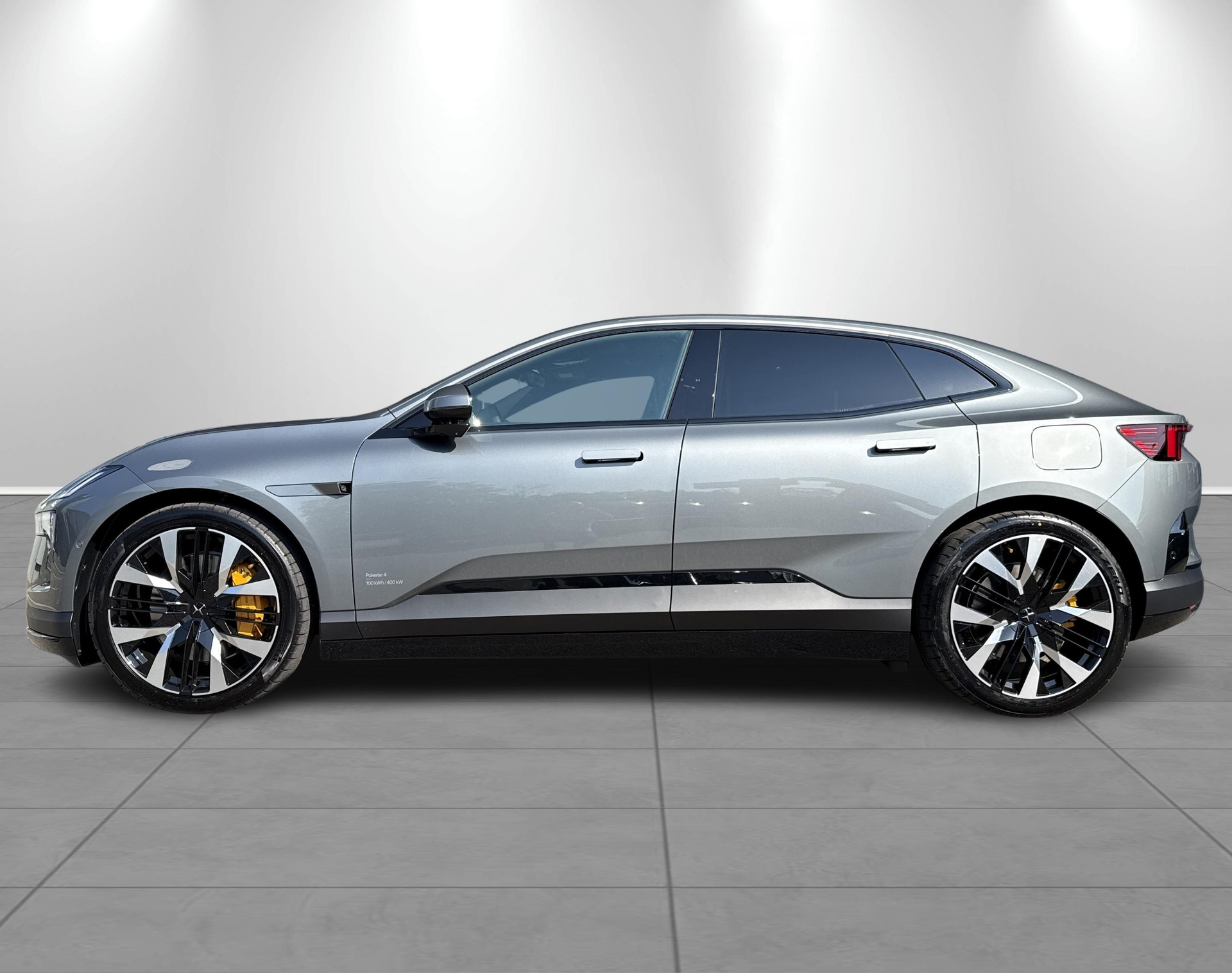 POLESTAR 4 Long Range Dual Motor-showroom-element-2