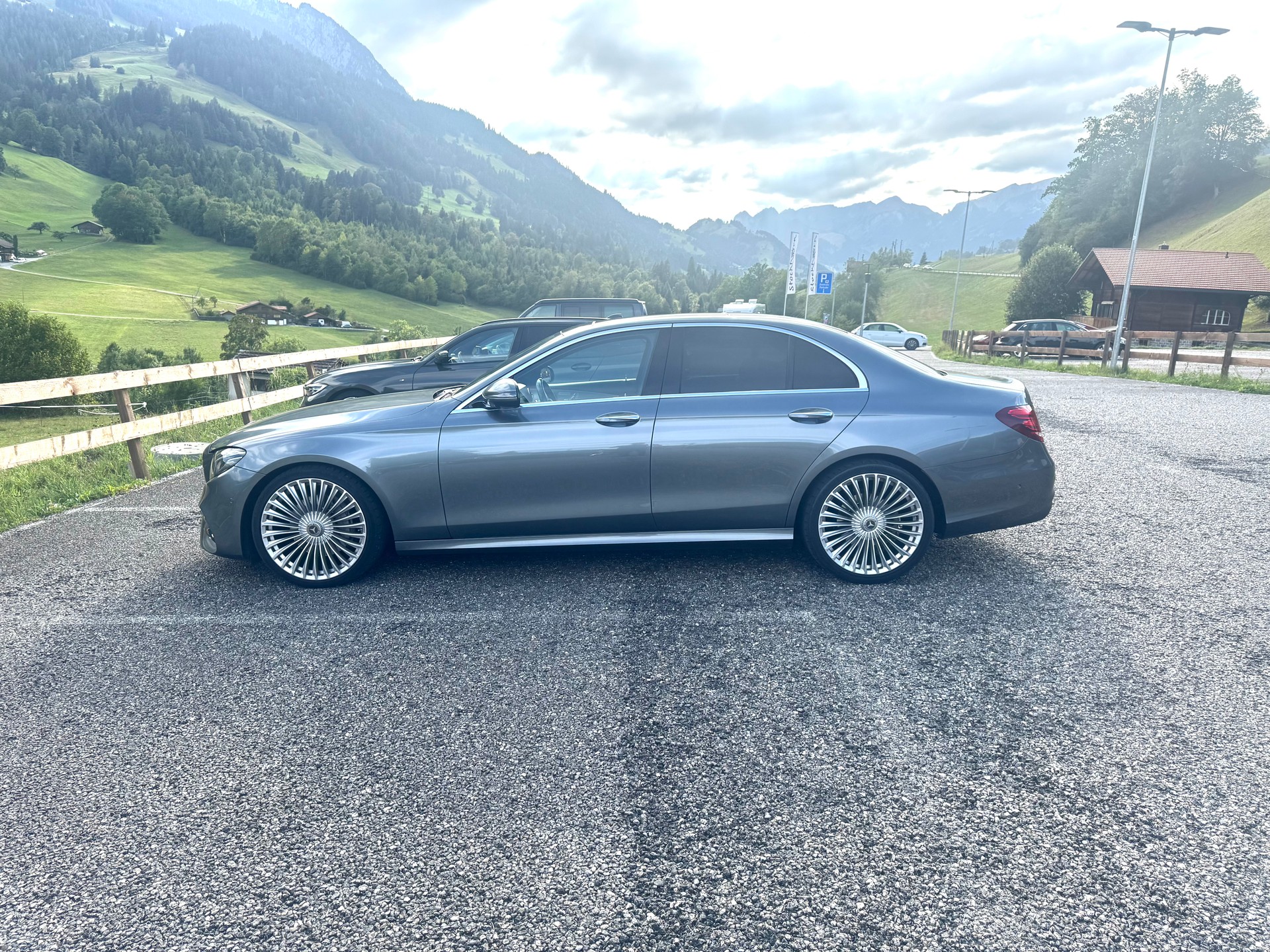 MERCEDES-BENZ E 220 d AMG Line-image-2