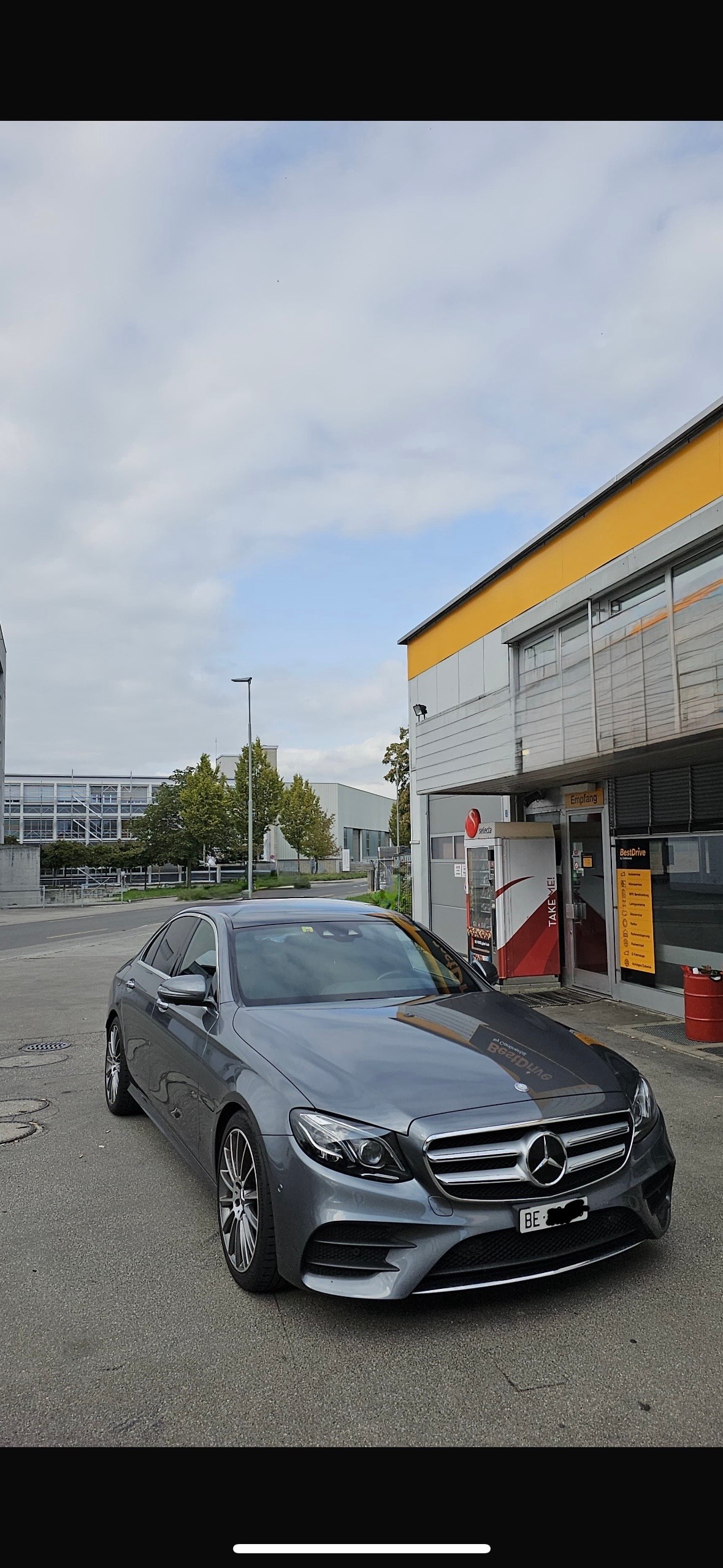 MERCEDES-BENZ E 220 d AMG Line-image-10