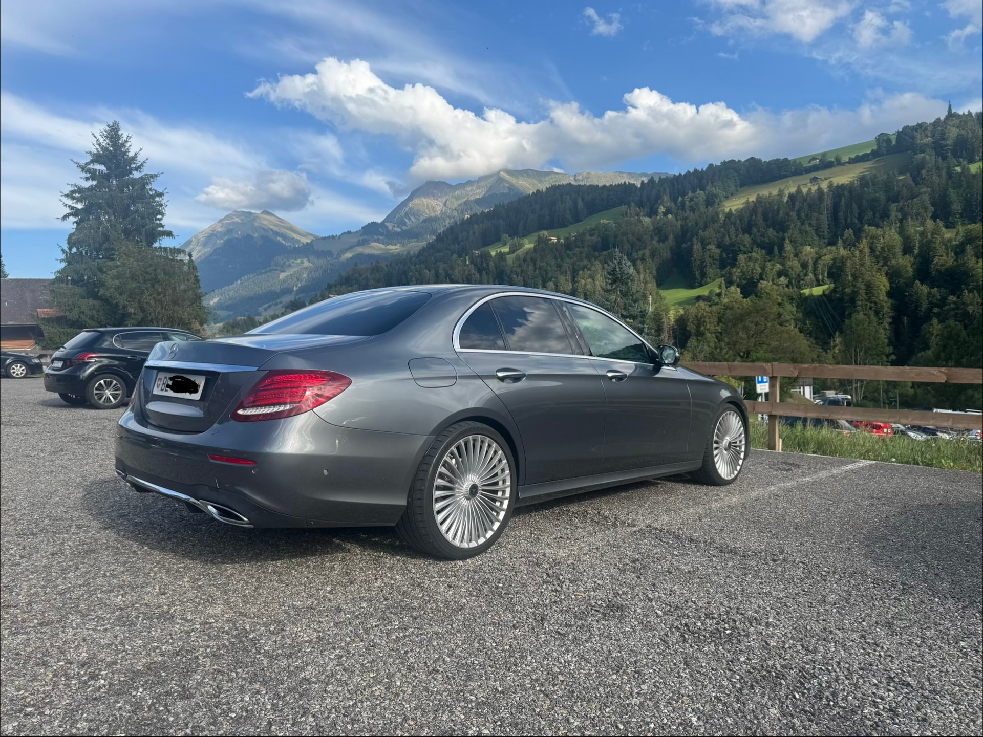 MERCEDES-BENZ E 220 d AMG Line-image-1