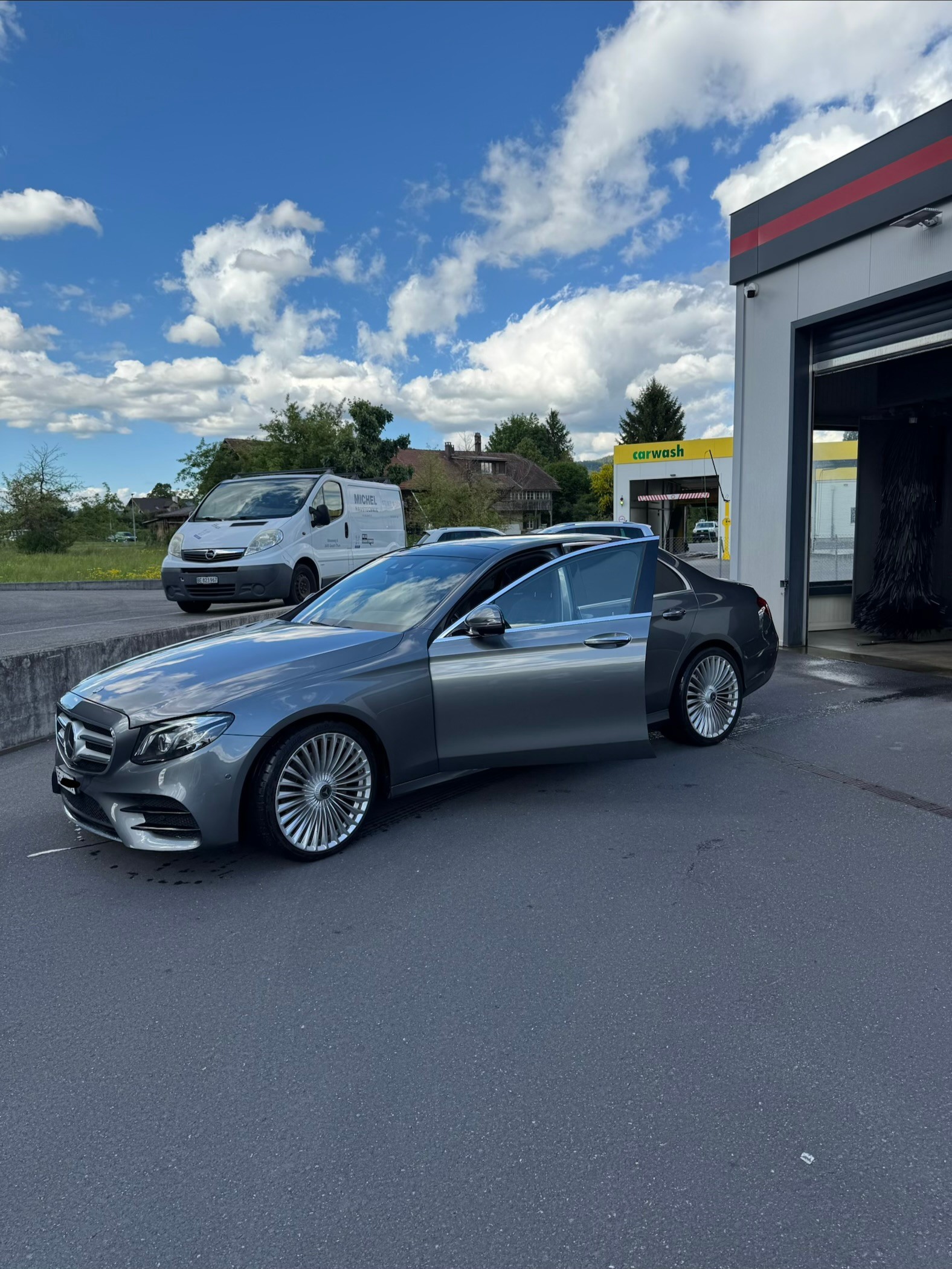 MERCEDES-BENZ E 220 d AMG Line
