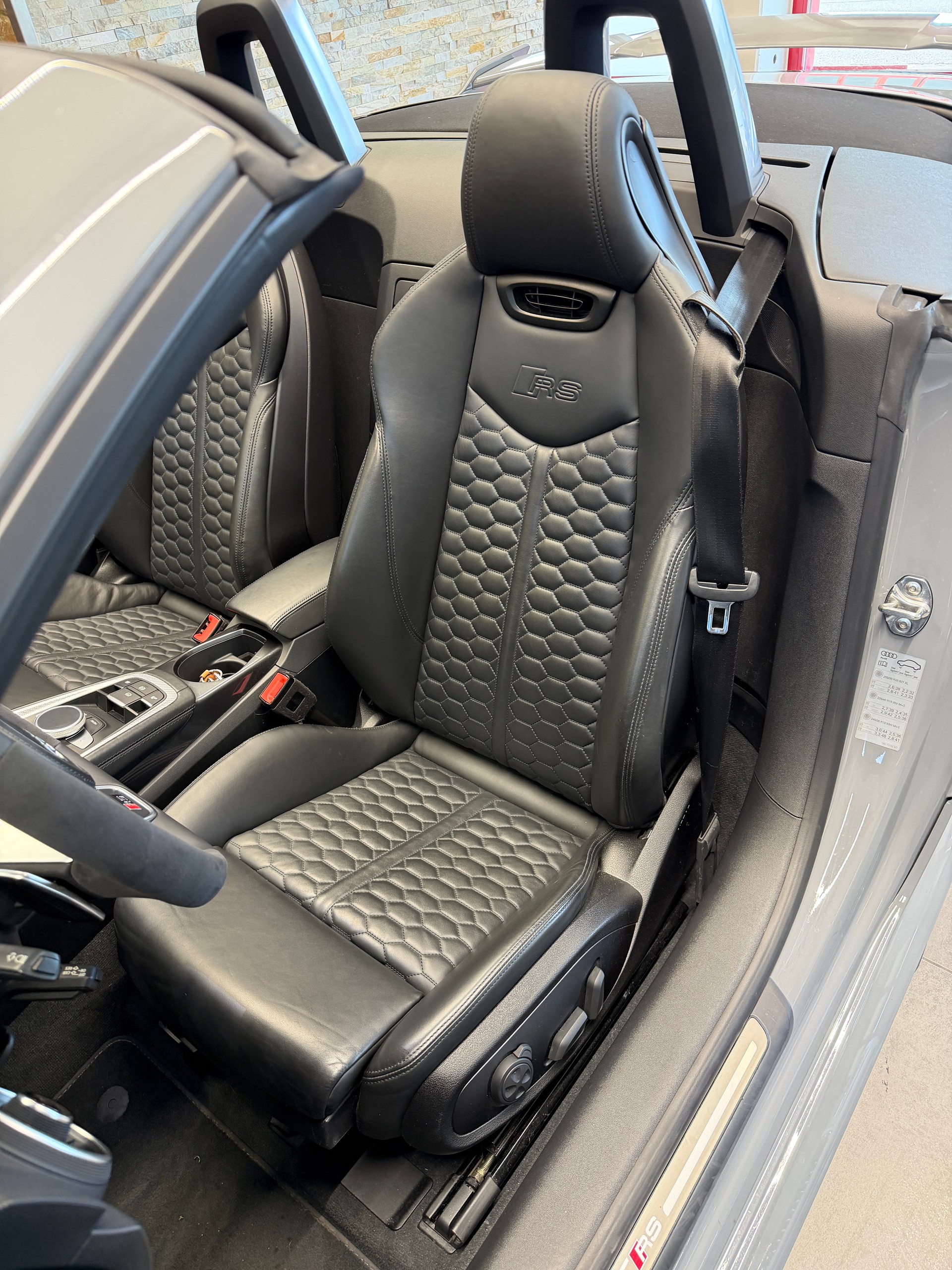 AUDI TT Roadster TTRS S-tronic-image-15