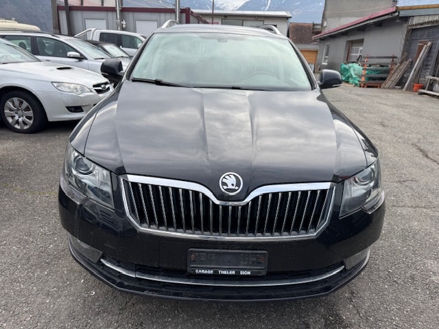 SKODA Superb Combi 1.8 TSI Elegance 4x4-image-11