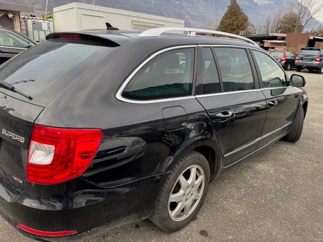 SKODA Superb Combi 1.8 TSI Elegance 4x4-image-7