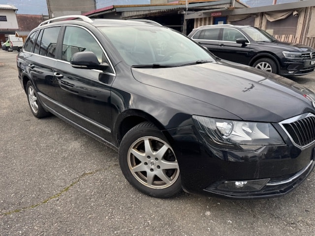 SKODA Superb Combi 1.8 TSI Elegance 4x4