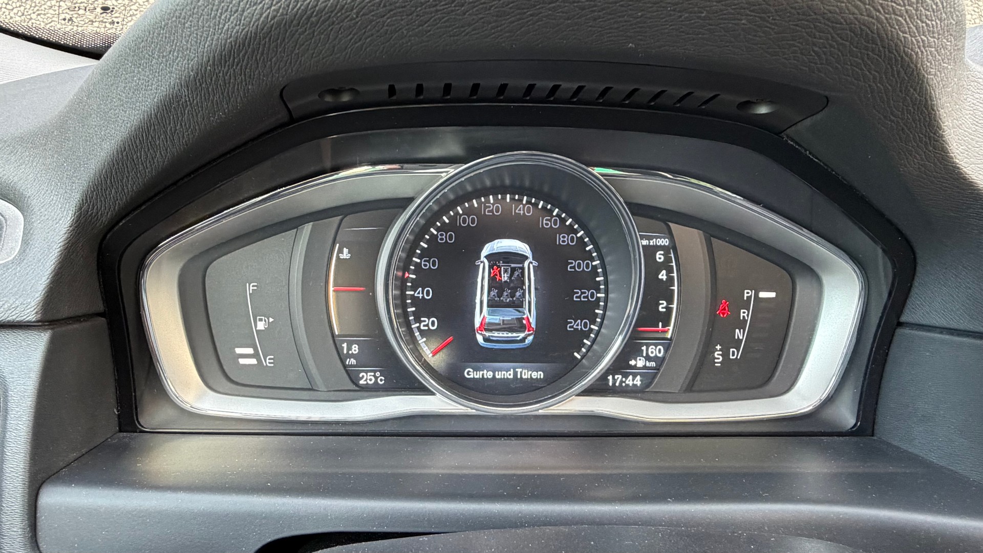 VOLVO XC70 T6 AWD Momentum Dynamic Edition Geartronic-image-9