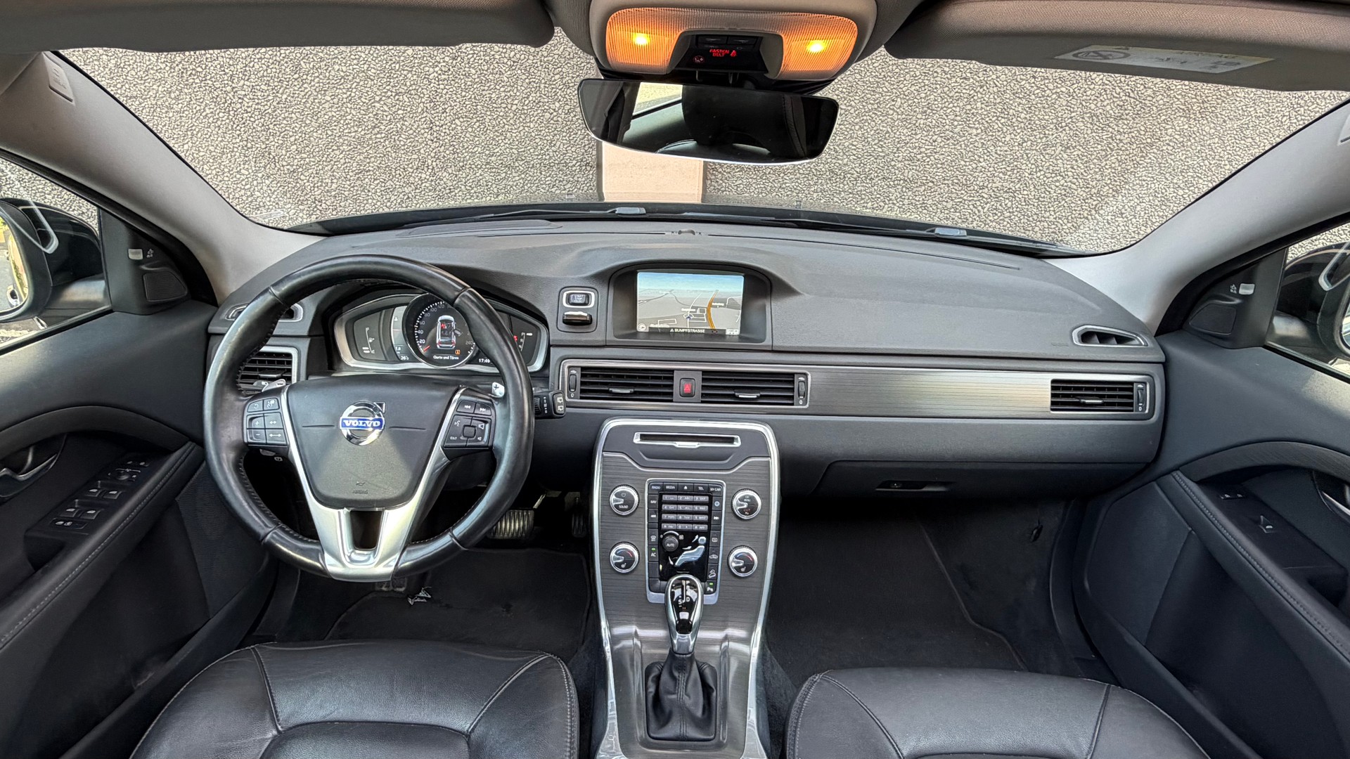 VOLVO XC70 T6 AWD Momentum Dynamic Edition Geartronic-image-12