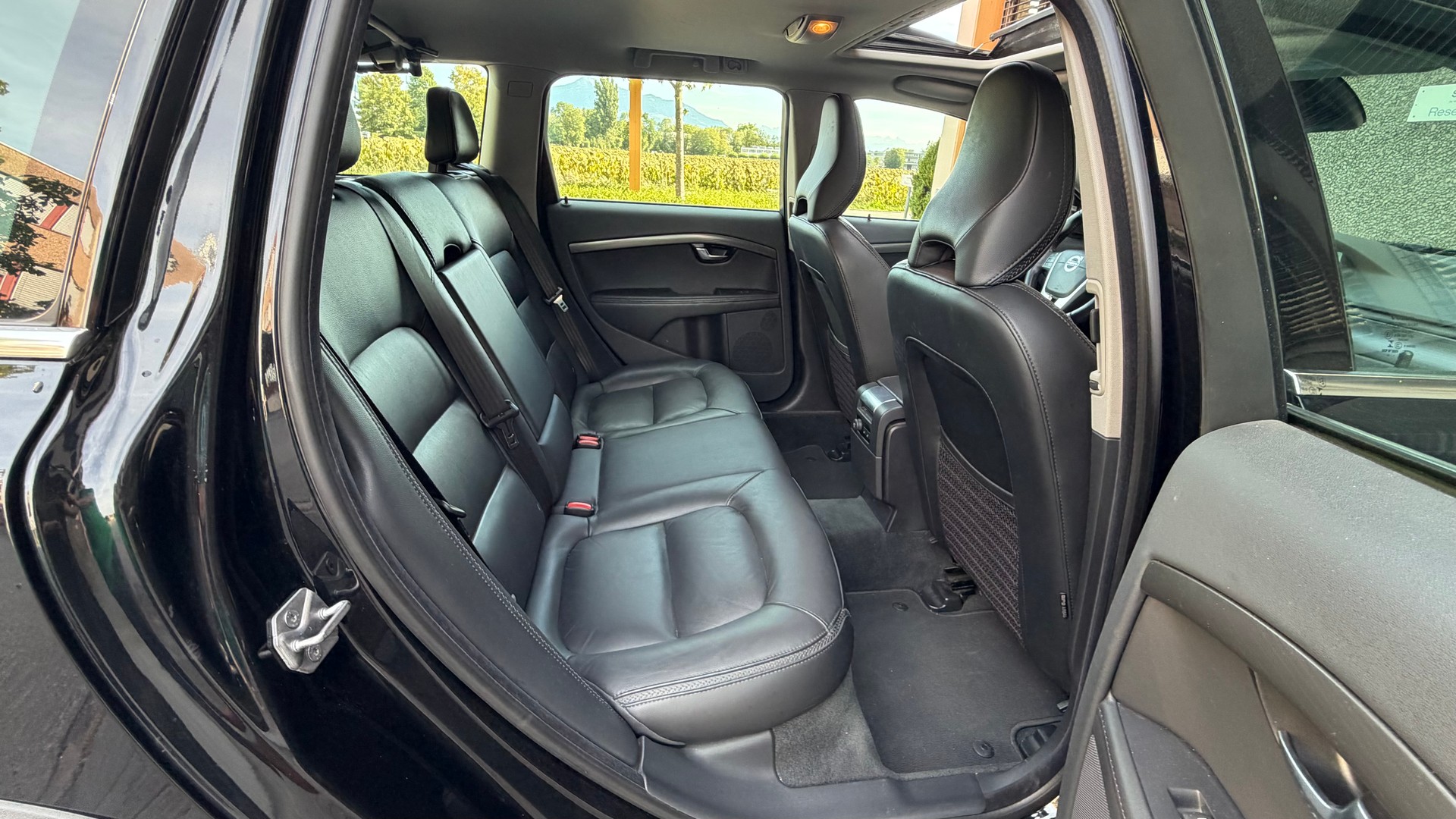 VOLVO XC70 T6 AWD Momentum Dynamic Edition Geartronic-image-8