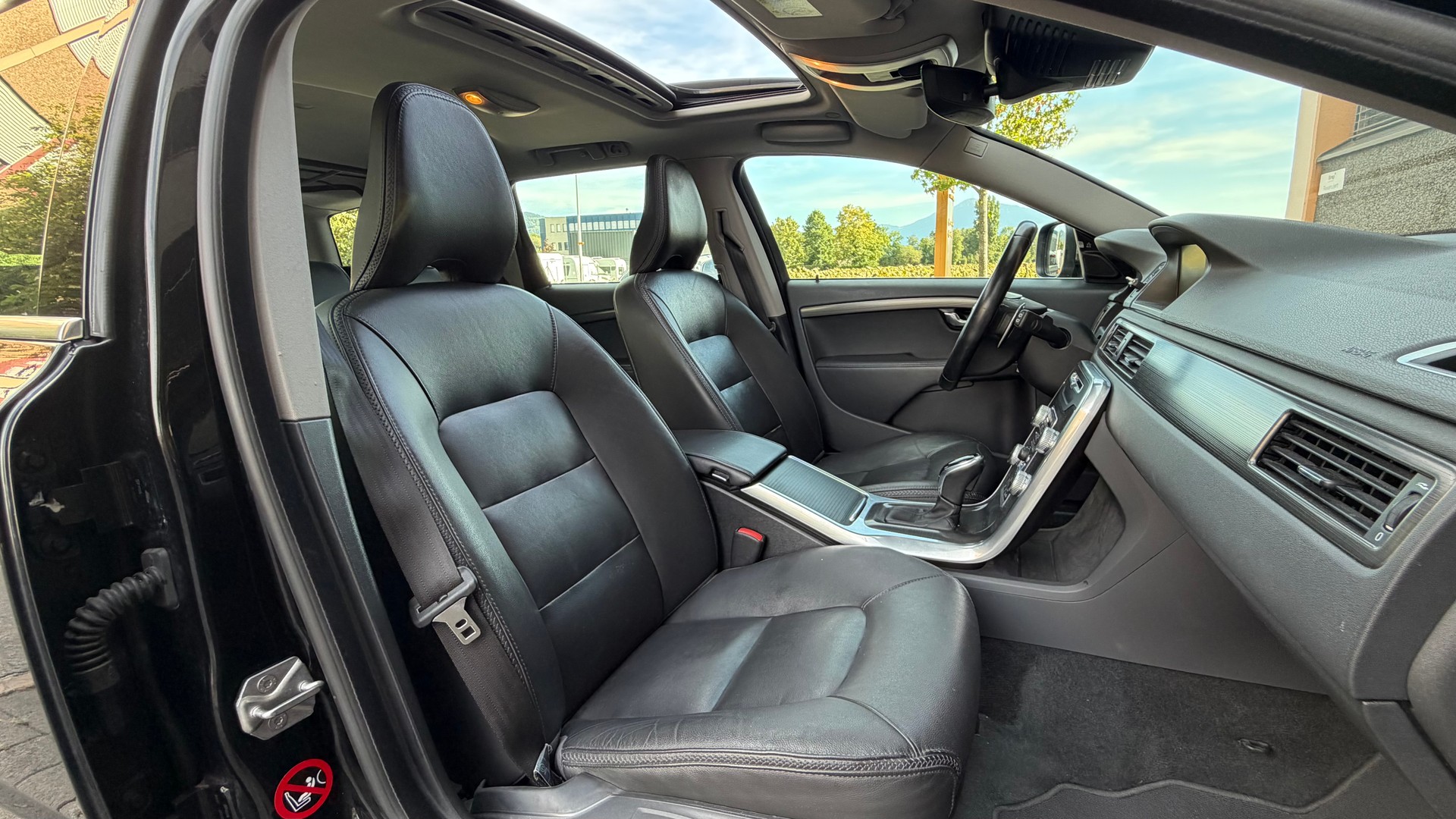 VOLVO XC70 T6 AWD Momentum Dynamic Edition Geartronic-image-7