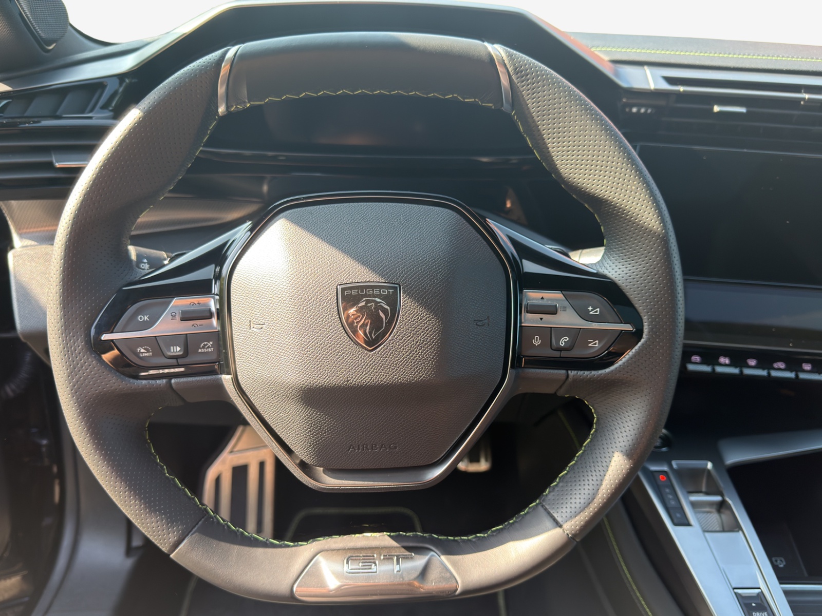 PEUGEOT 408 1.6 PHEV 225 GT-image-9