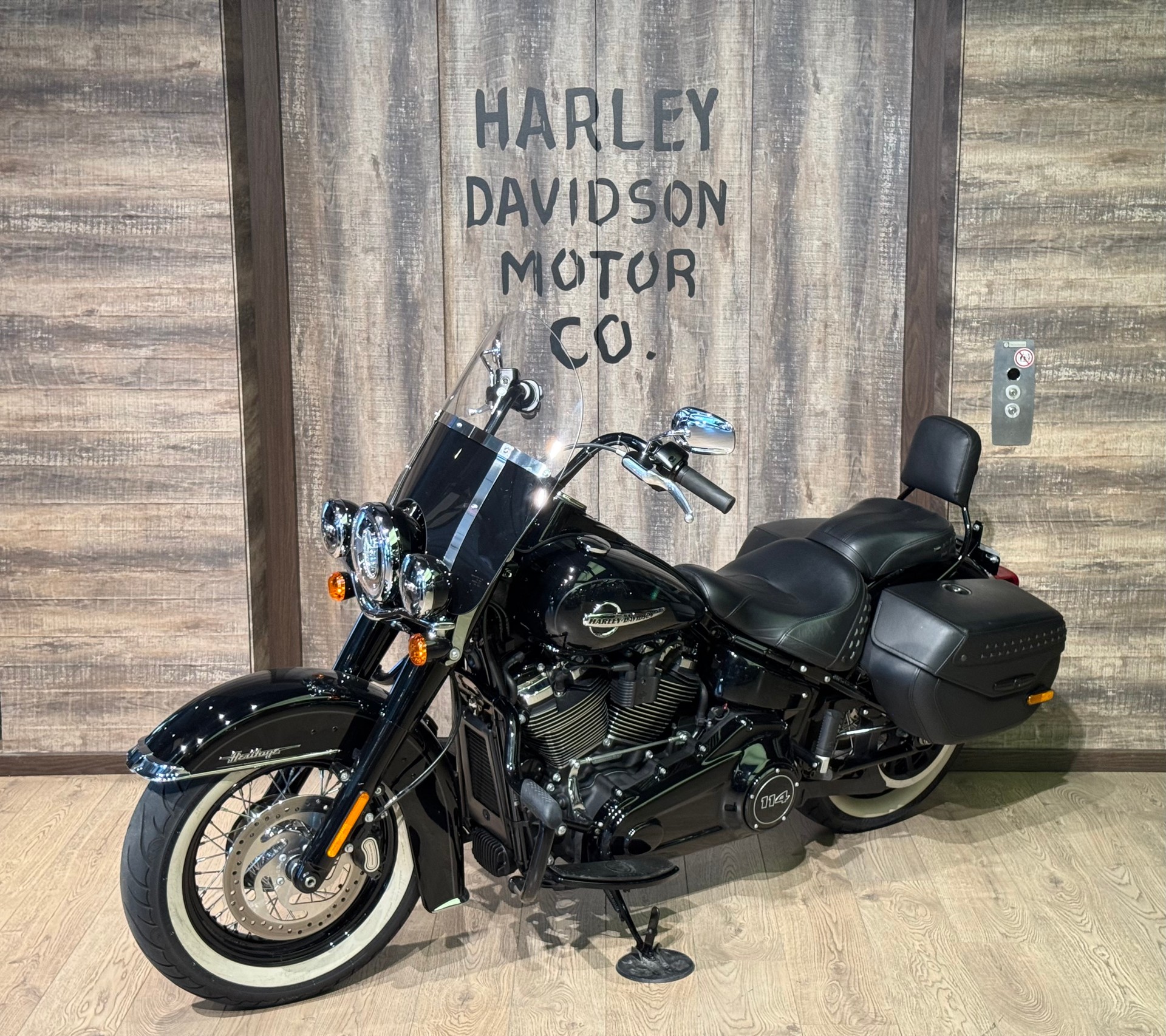 HARLEY-DAVIDSON FLHCS Heritage Classic 114 ABS-image-2