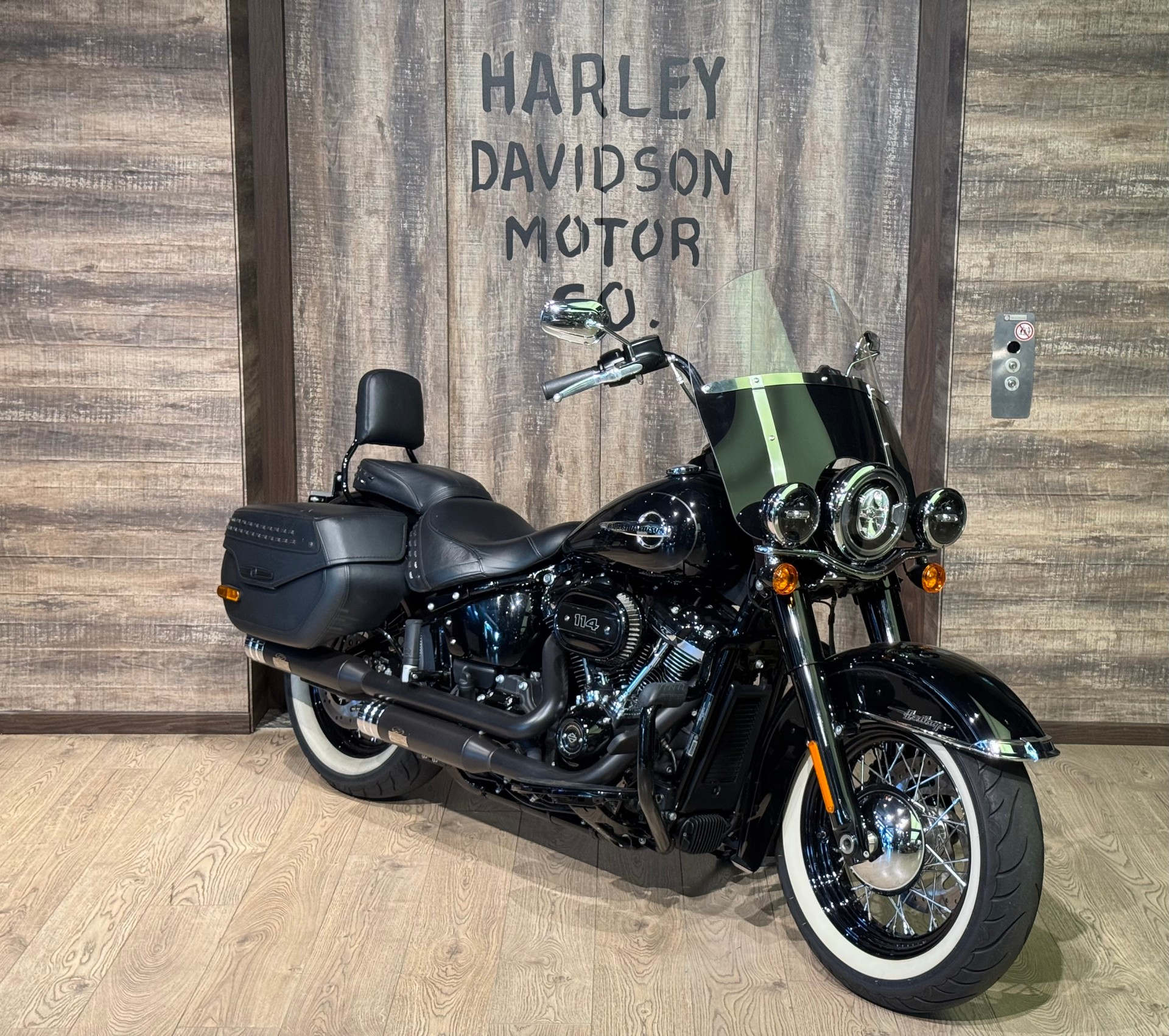 HARLEY-DAVIDSON FLHCS Heritage Classic 114 ABS-image-1