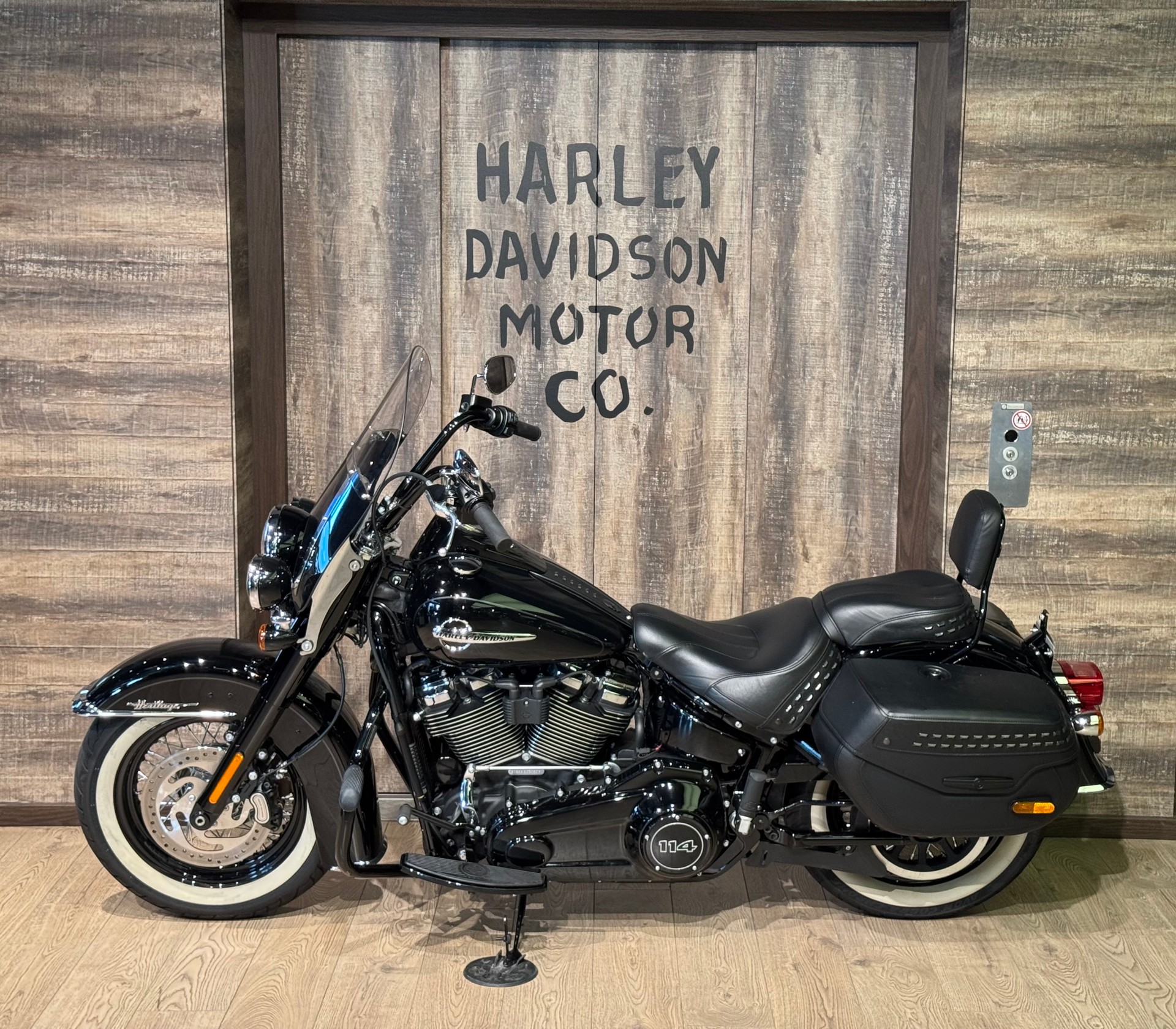 HARLEY-DAVIDSON FLHCS Heritage Classic 114 ABS-image-3
