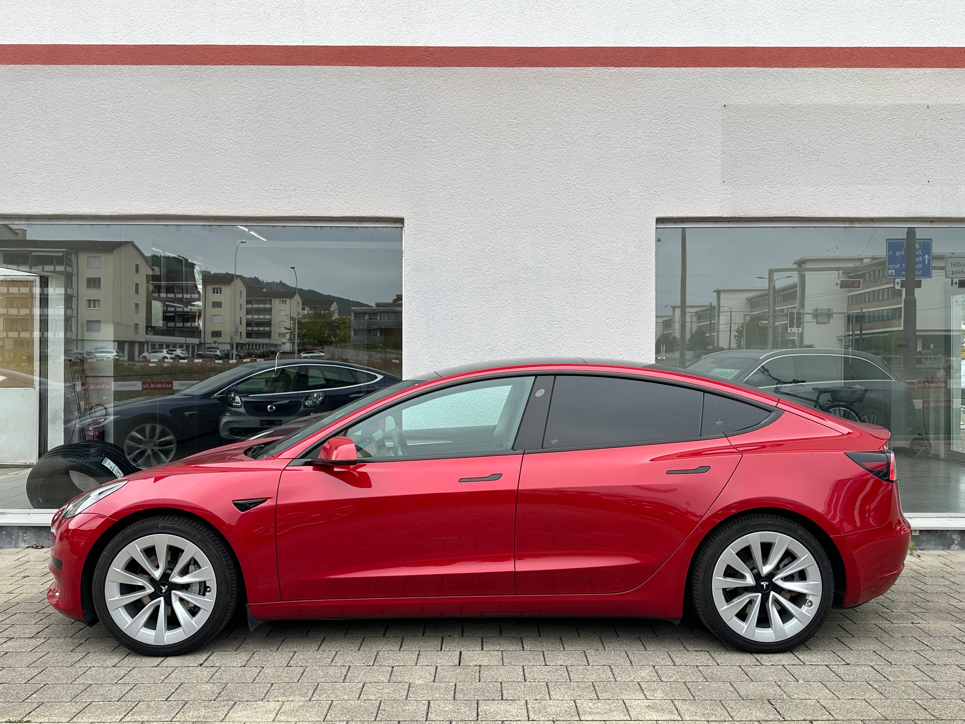 TESLA Tesla Model 3 Standard-Range Plus-showroom-element-1