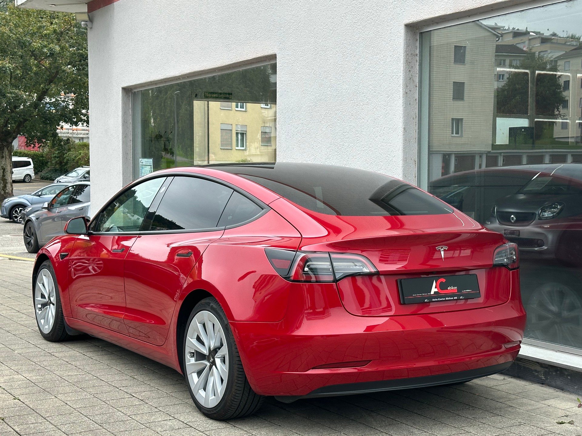 TESLA Tesla Model 3 Standard-Range Plus-showroom-element-2