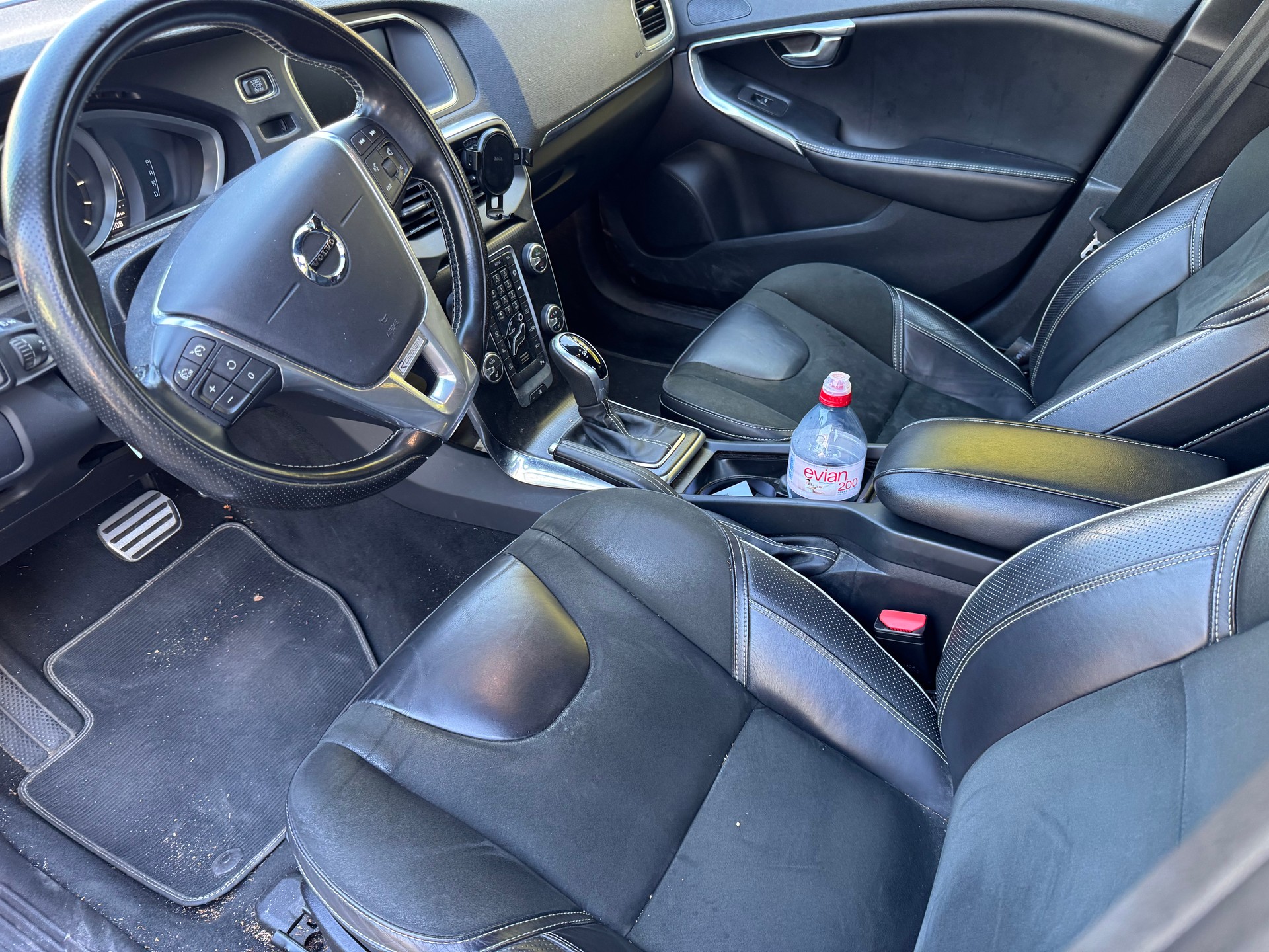 VOLVO V40 D2 Momentum R-Design Geartronic-image-20
