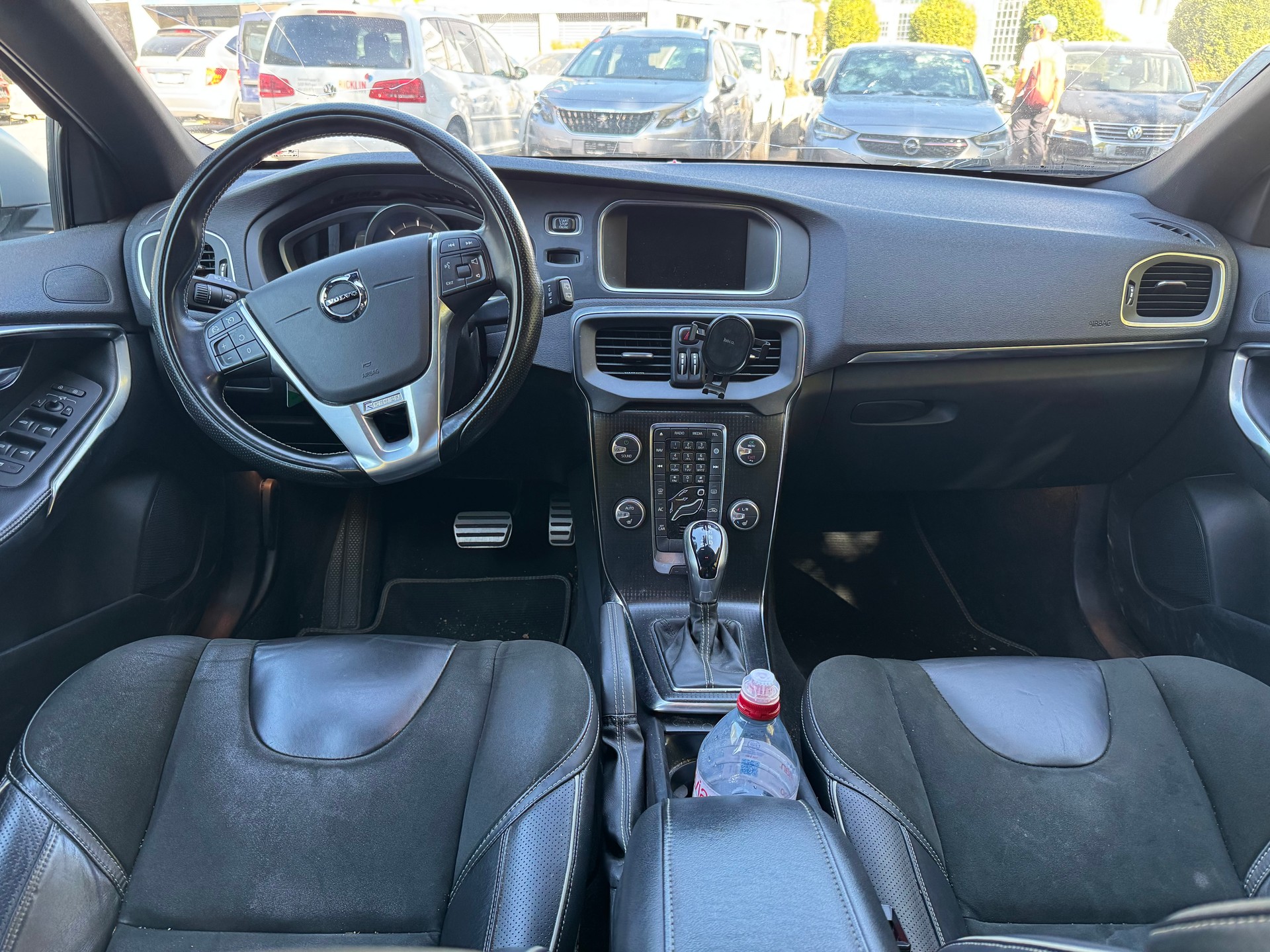 VOLVO V40 D2 Momentum R-Design Geartronic-image-15