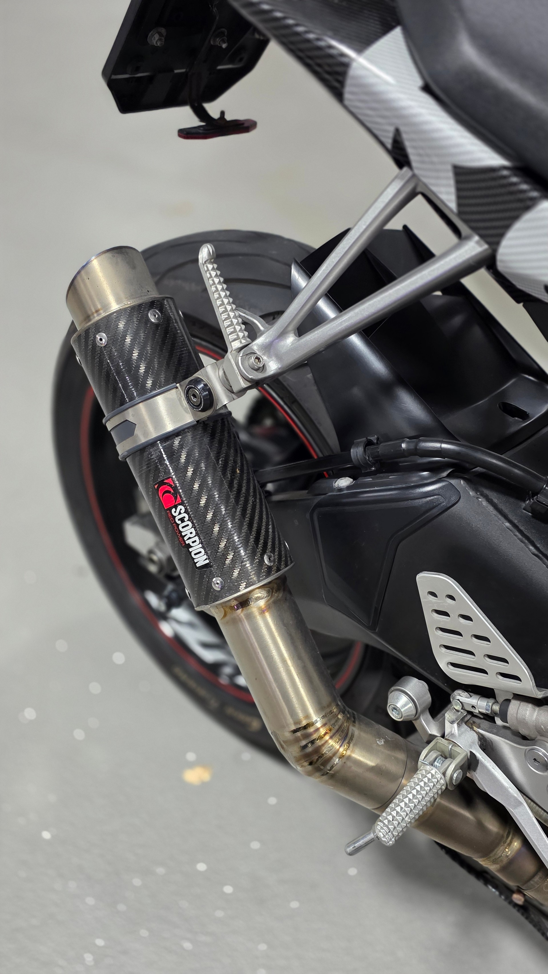 YAMAHA YZF-R6-image-1